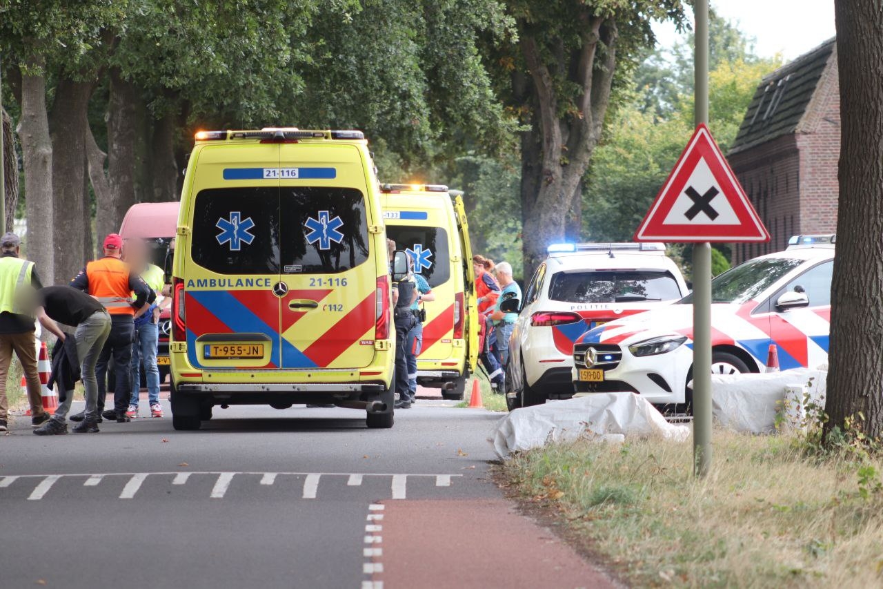 Motorrijder zwaargewond, traumahelikopter geland