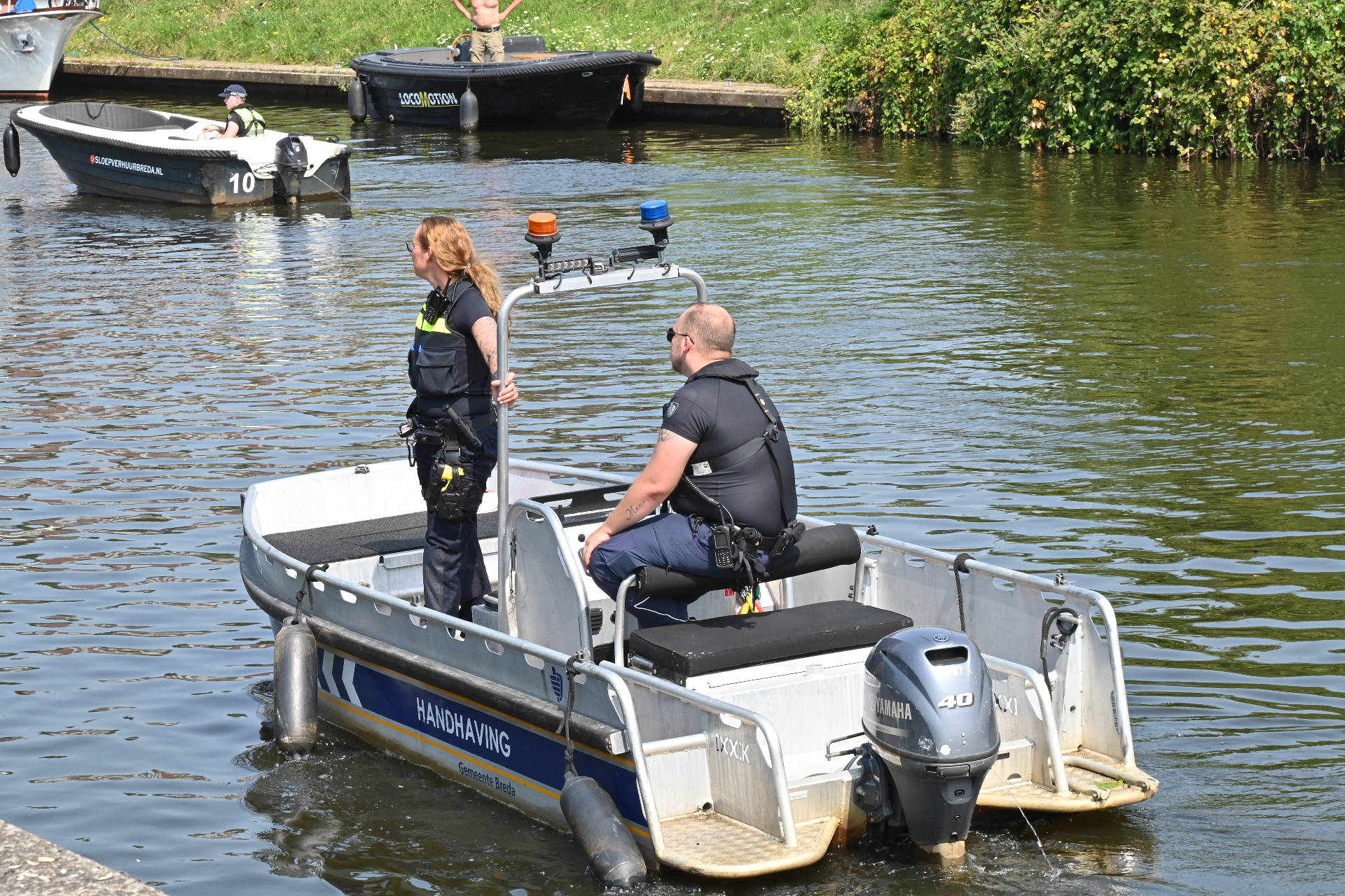 Lichaam gevonden in water, scheepvaart stilgelegd en duikers opgeroepen