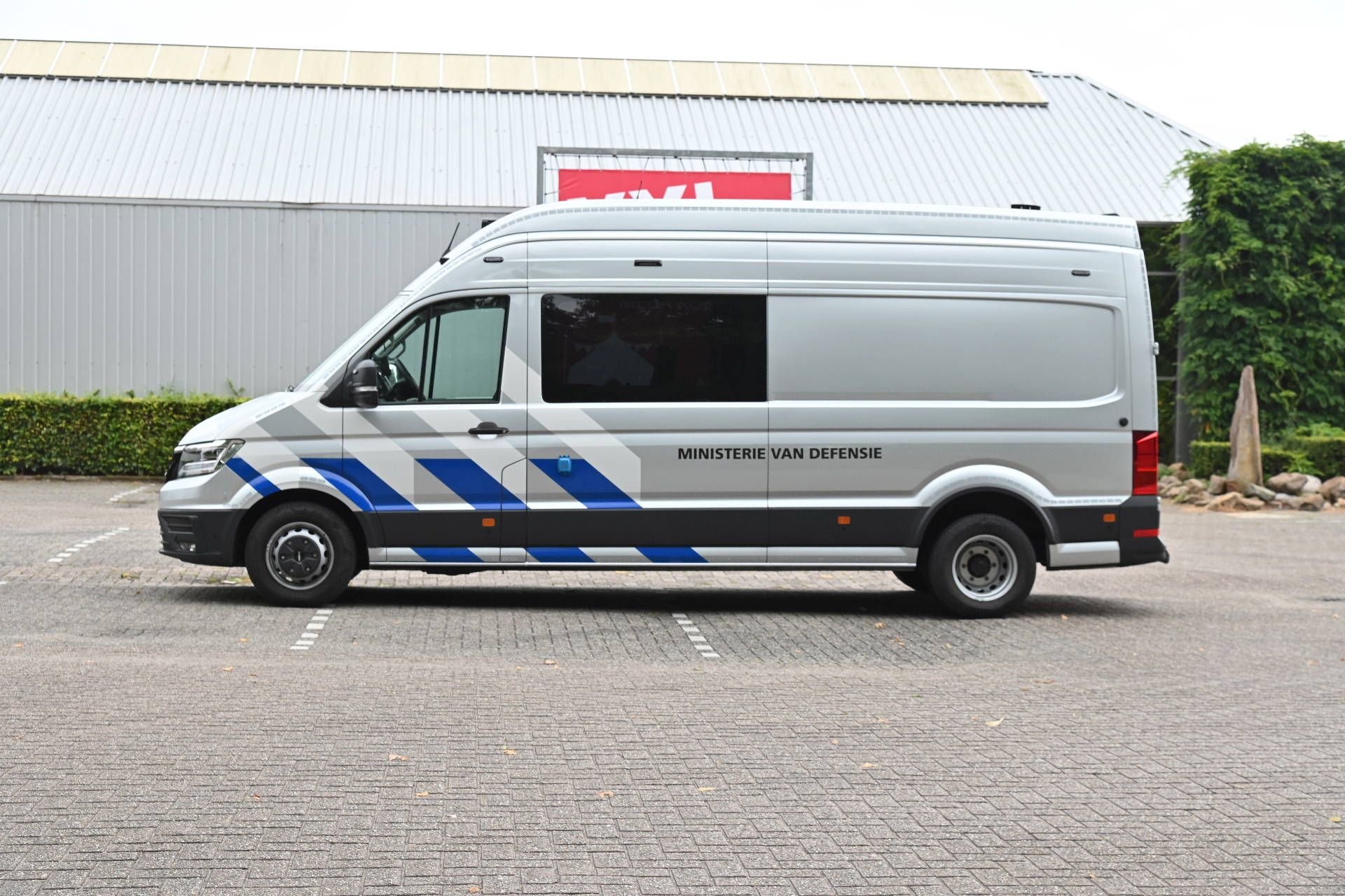 Verdachte stoffen aangetroffen bij intratuin, terrein afgezet