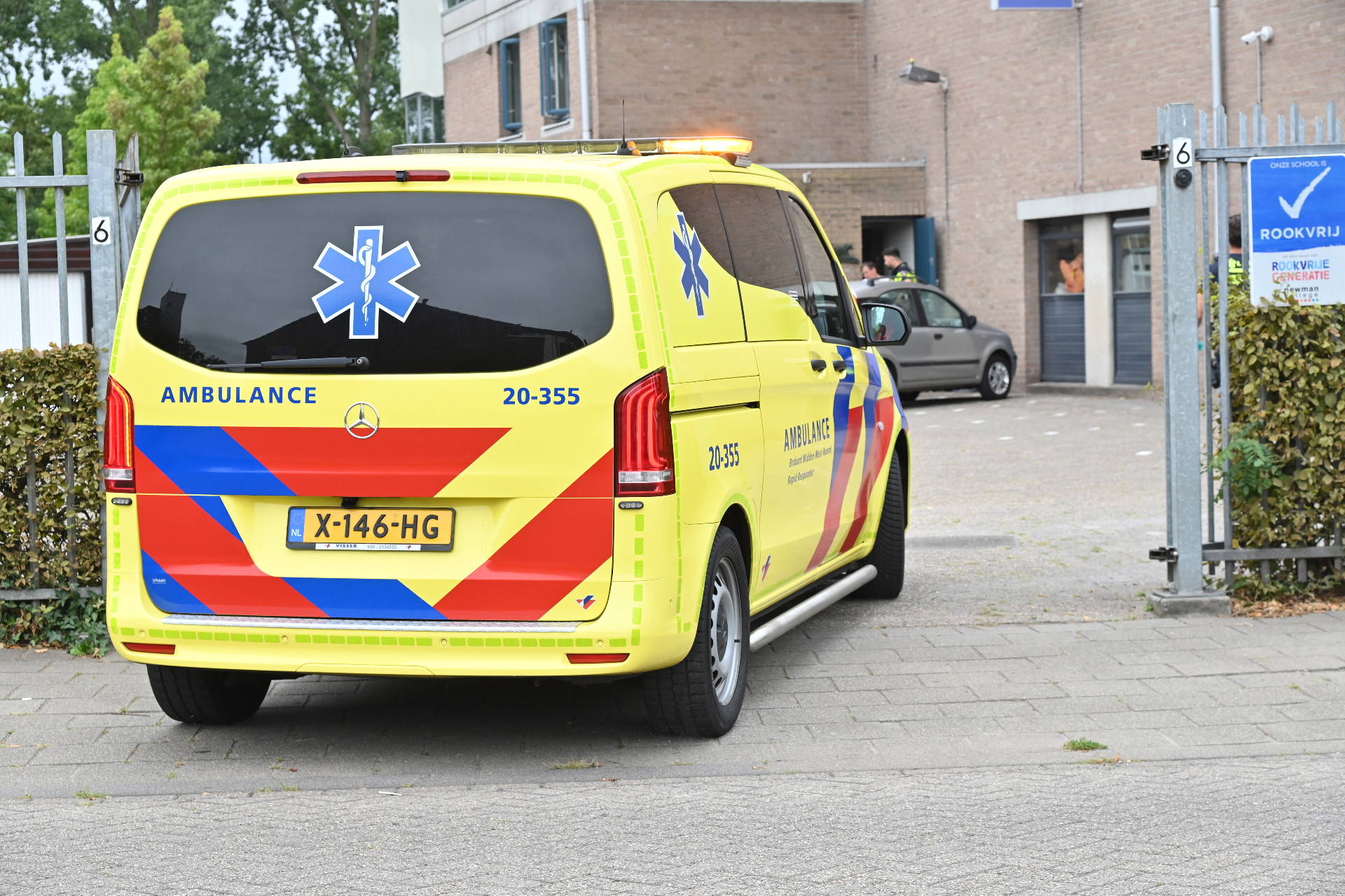 Man verwondt zichzelf met wapen in woning