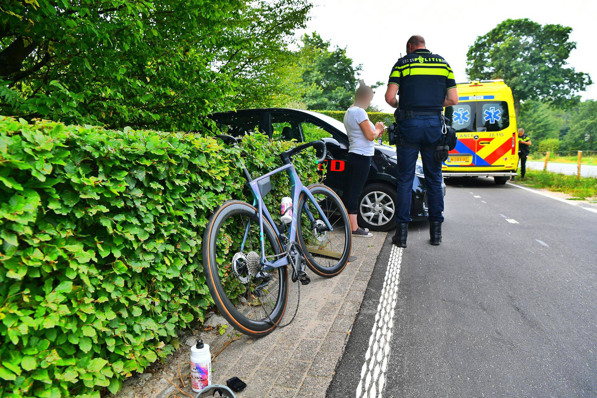 Wielrenner gewond na aanrijding met auto