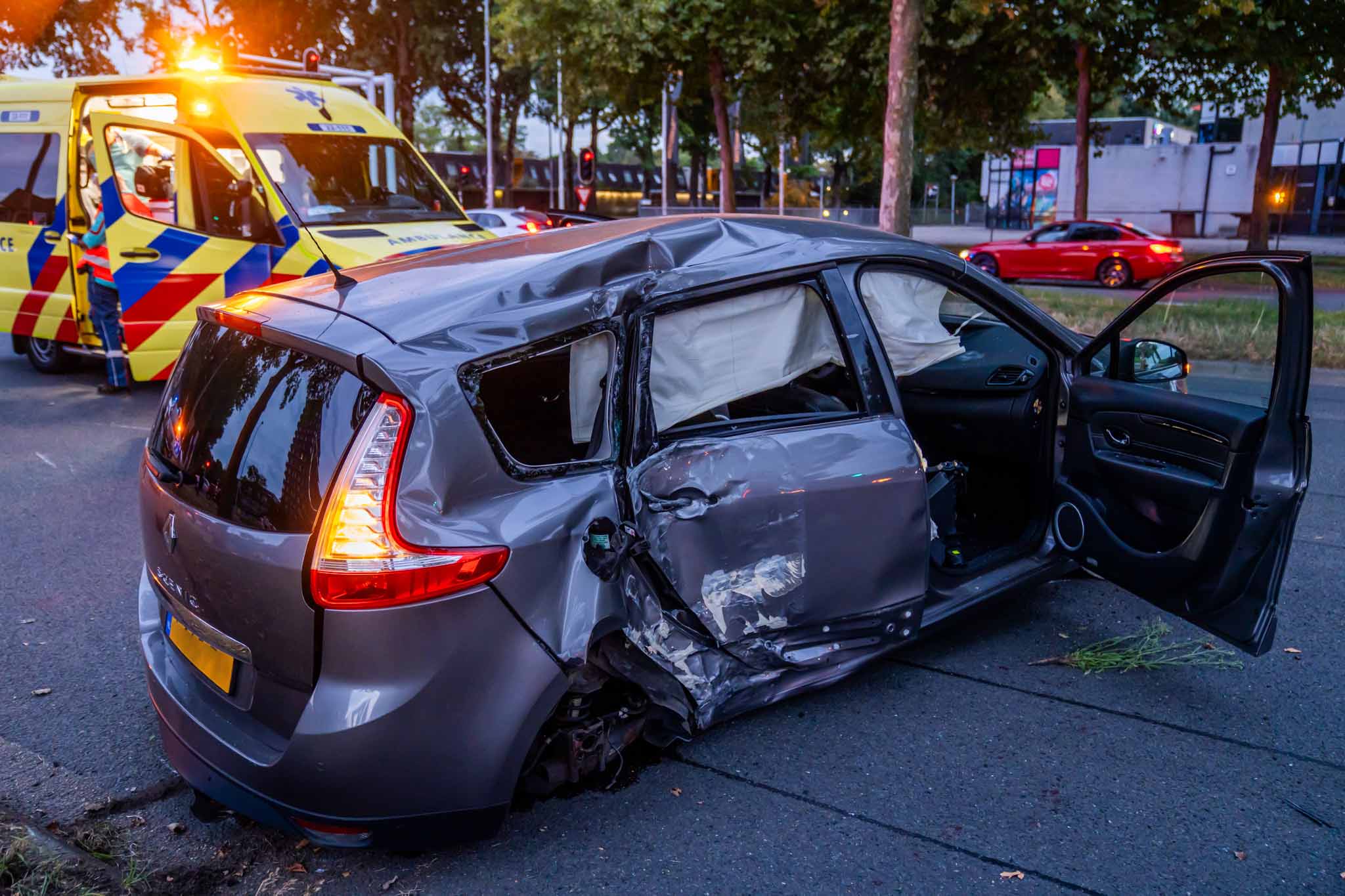 Flinke schade na botsing tussen meerdere voertuigen