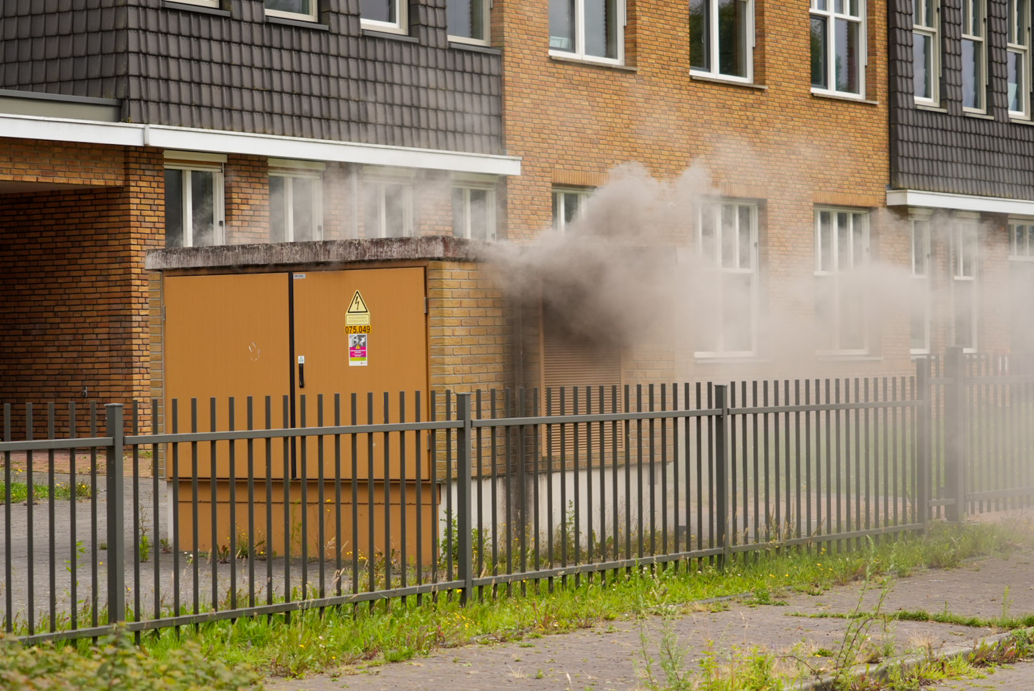 Brand in transformatorhuisje zorgt voor korte stroomuitval