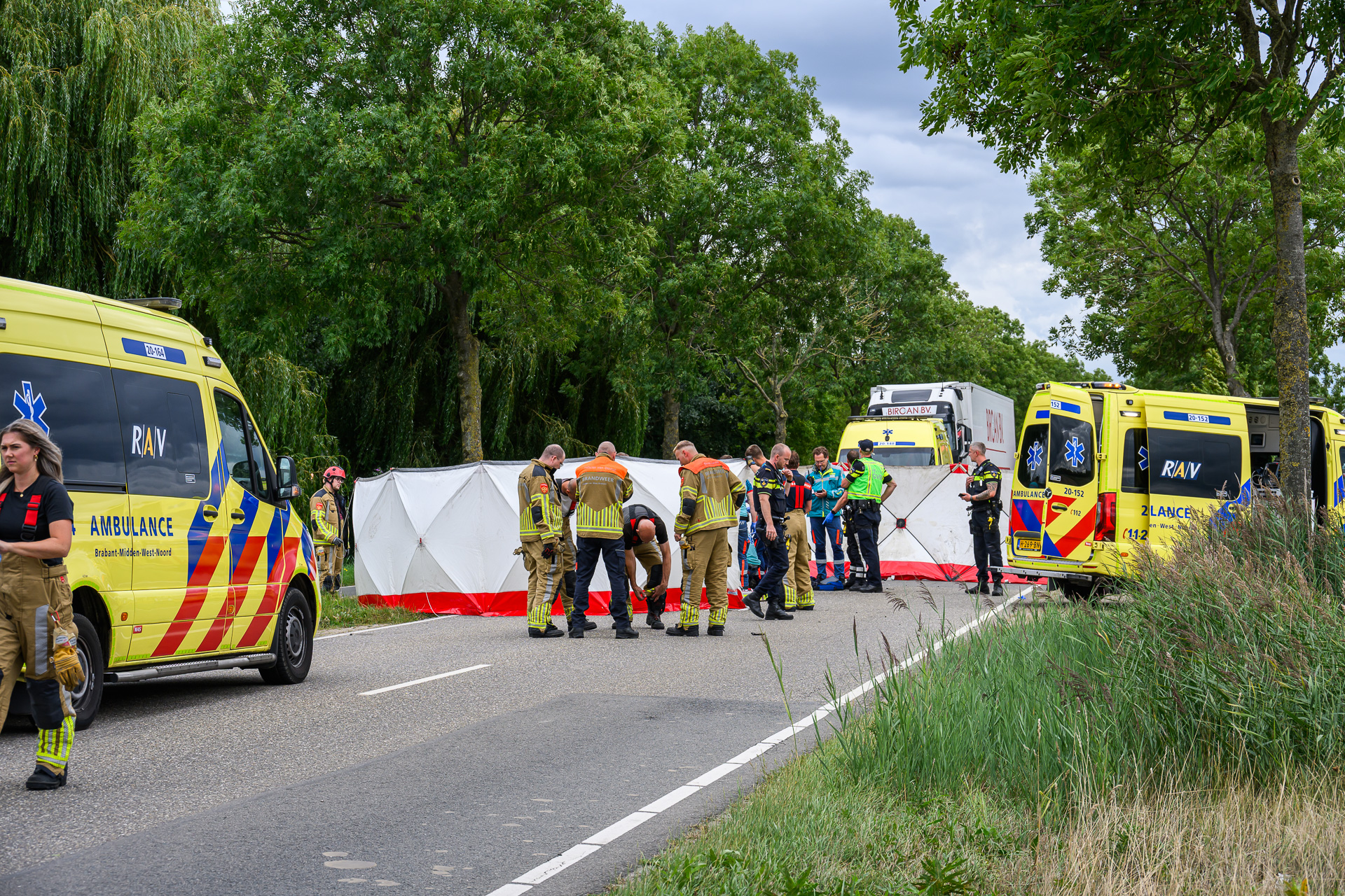 Motorrijder (35) overleden bij botsing met bestelbusje