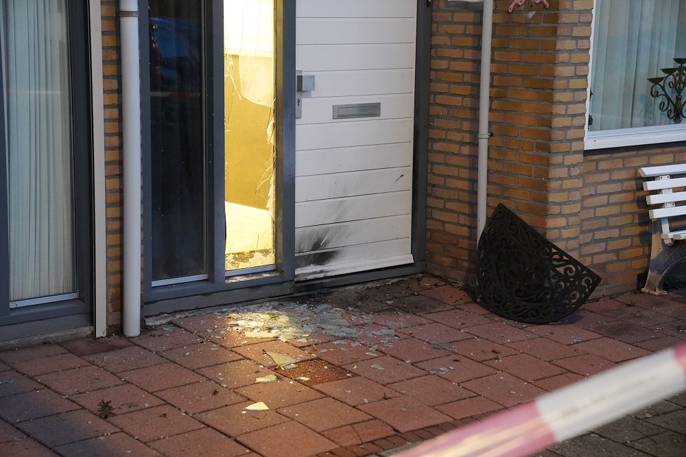 Explosie bij huis oudere vrouw, zoon zou dakdekker zijn