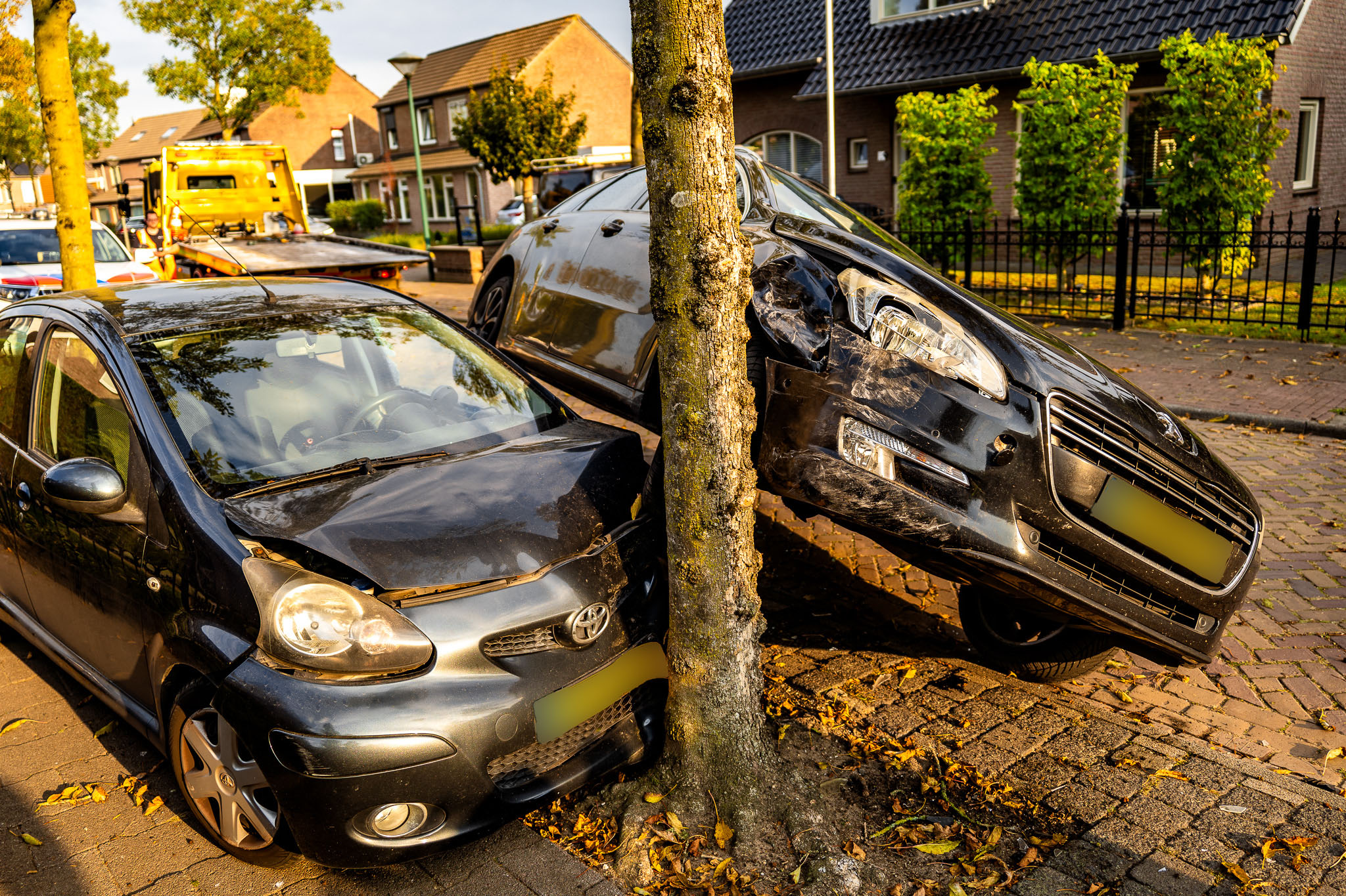 Auto botst op geparkeerd voertuig na uitwijkmanoeuvre