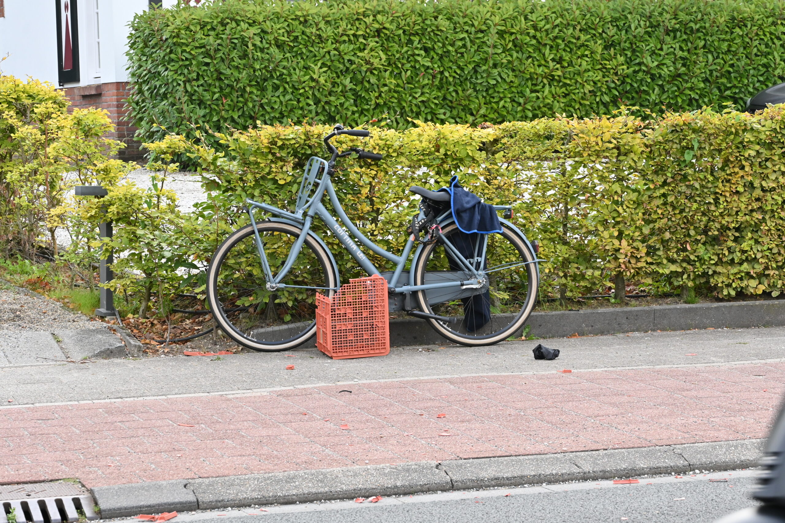 Jongedame gewond bij botsing tussen auto en fietsers