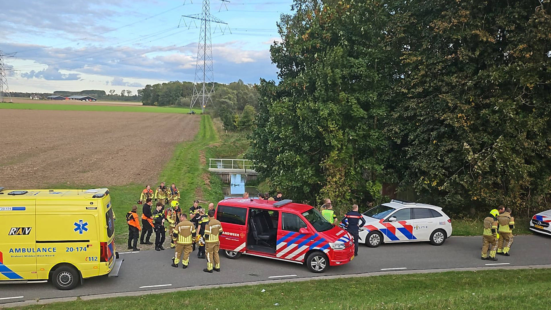 Man uit water gehaald na val in kanaal natuurgebied