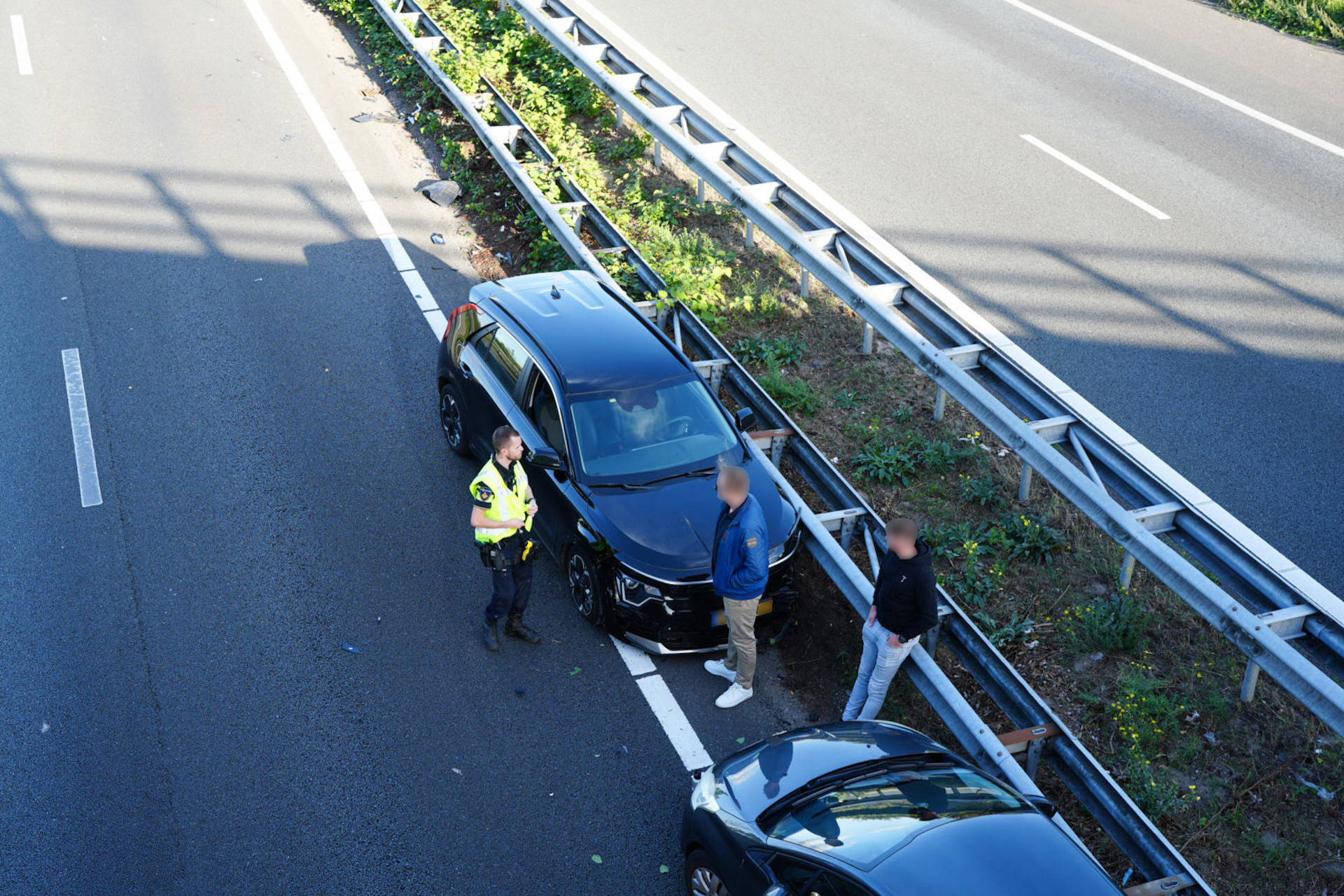 Vrouw gewond bij botsing met drie auto’s op snelweg