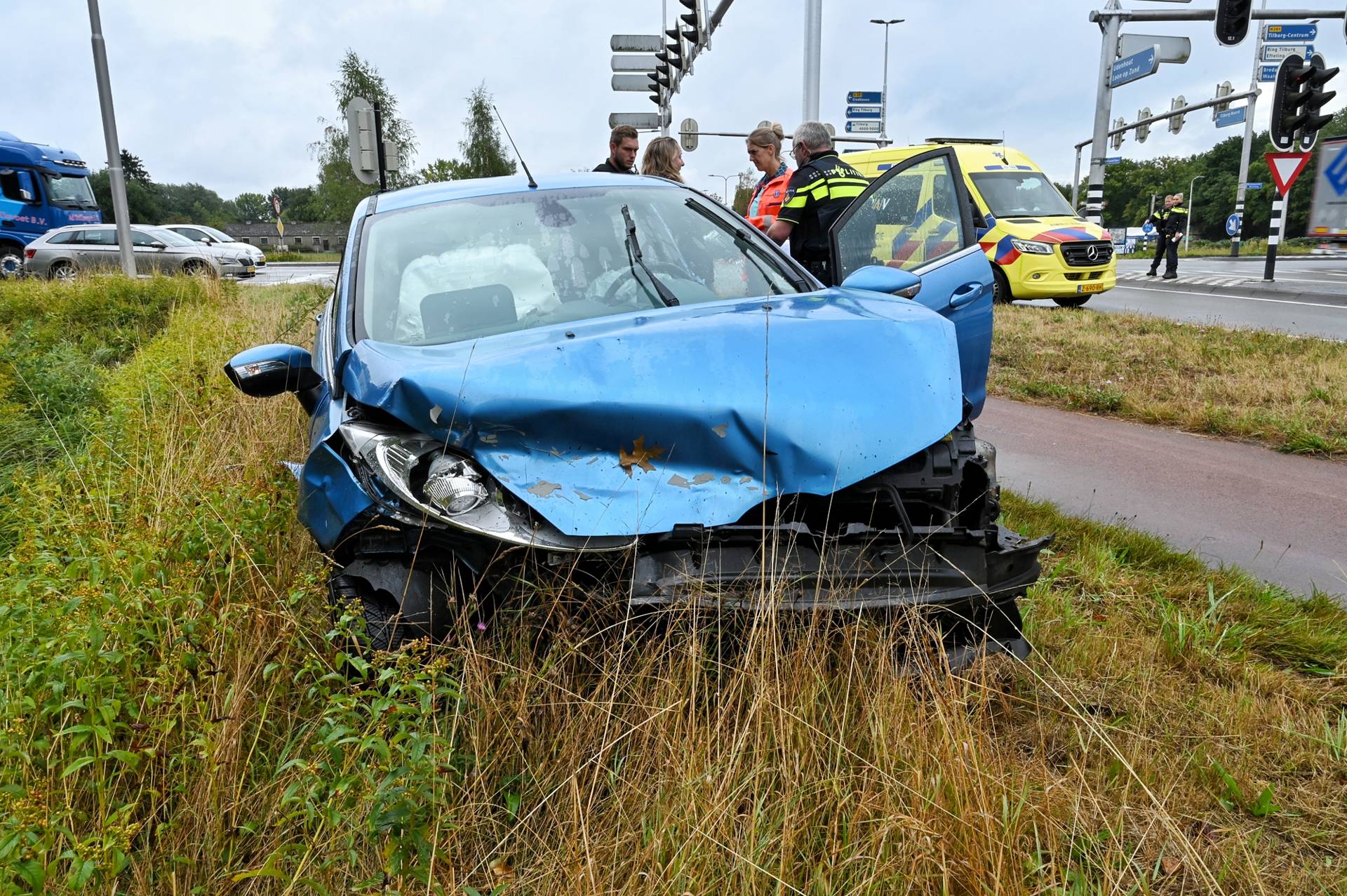 Twee gewonden bij flinke aanrijding op kruising