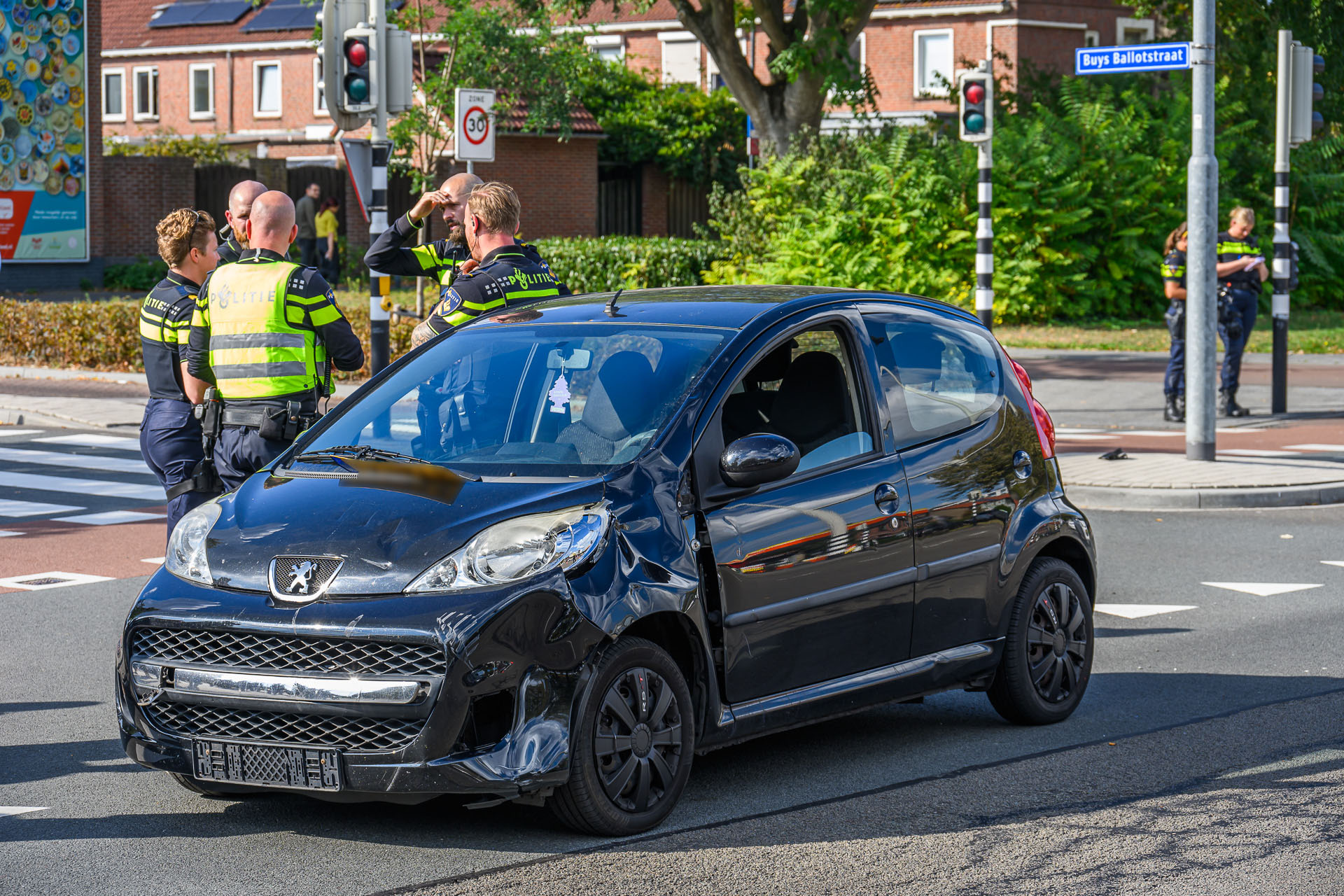 Fietsend kind zwaargewond na aanrijding met auto
