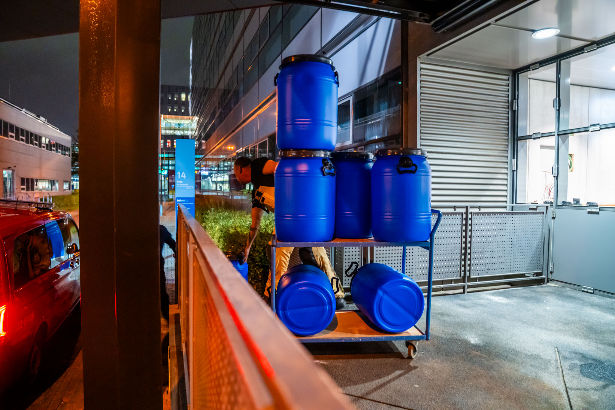 Explosie van fles met gevaarlijke stof in gebouw Technische Universiteit