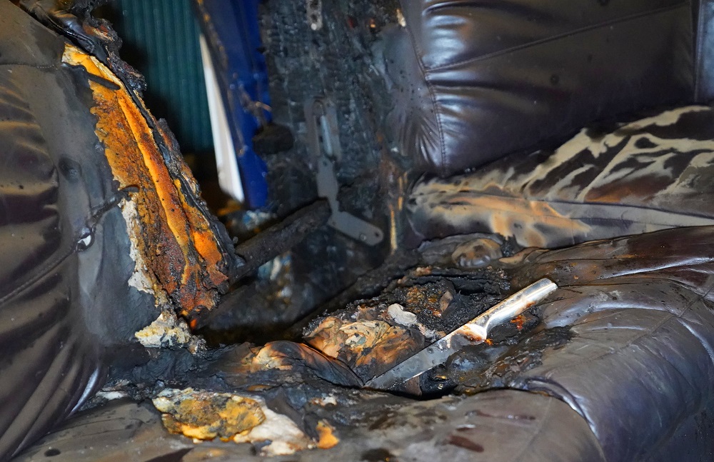 Bank vliegt in brand in voormalig basisschool