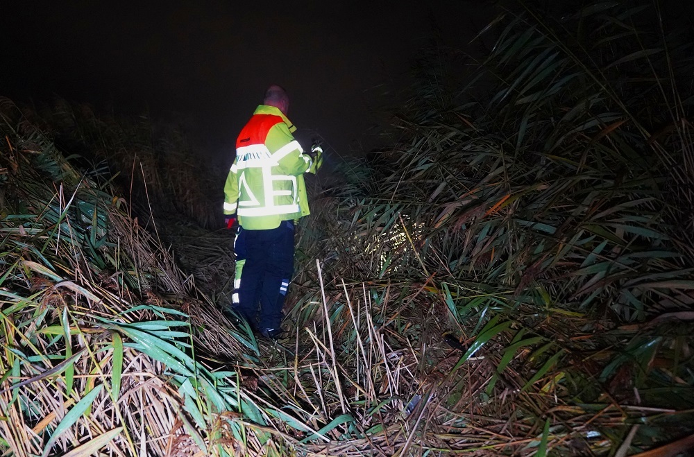 Automobiliste verliest macht over stuur en belandt in water