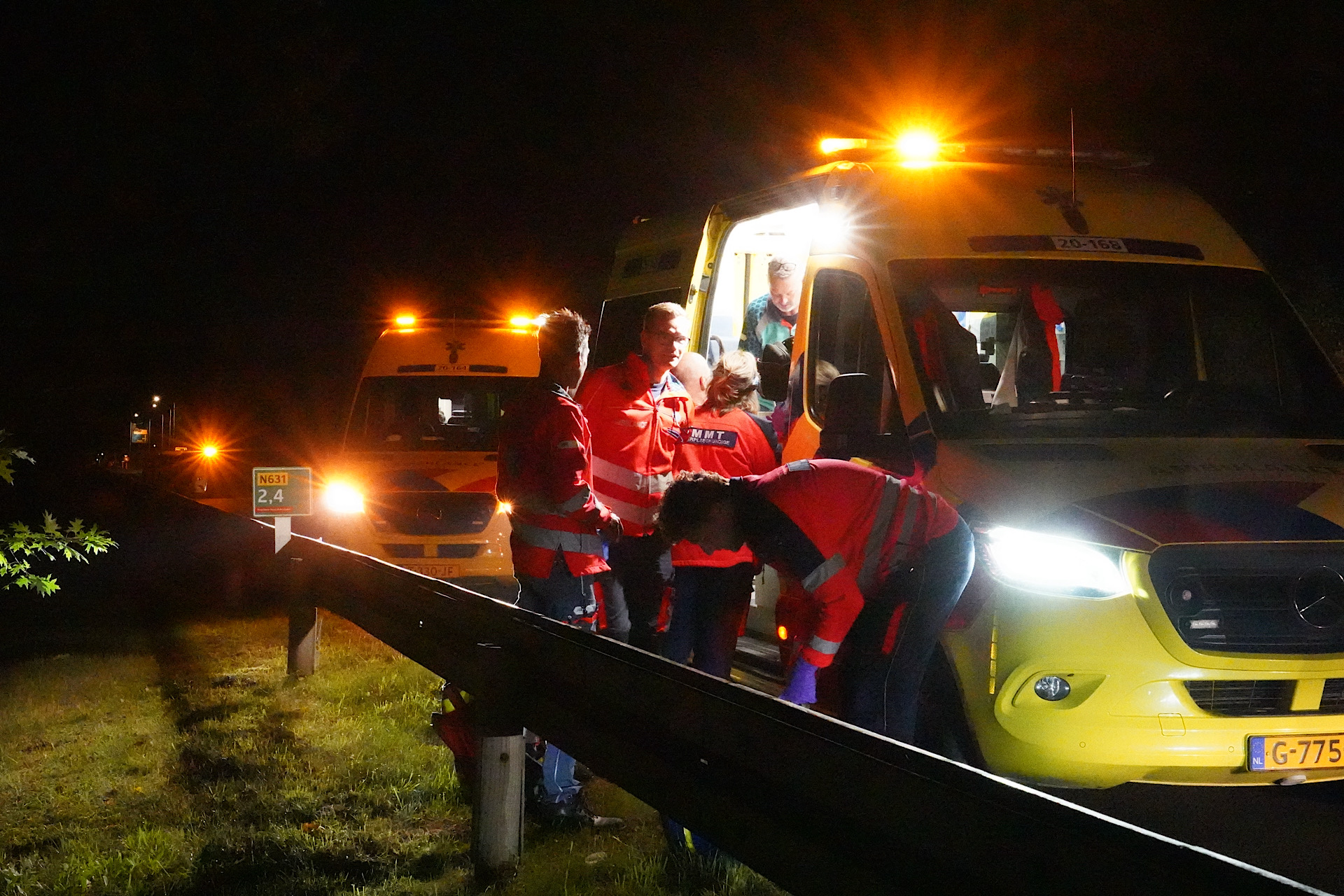 Vrouw (23) zwaargewond na hulpverlening bij verkeersruzie