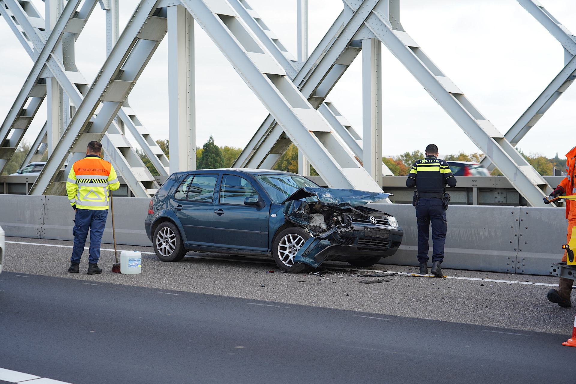 Lange file op A27 door kop-staart botsing