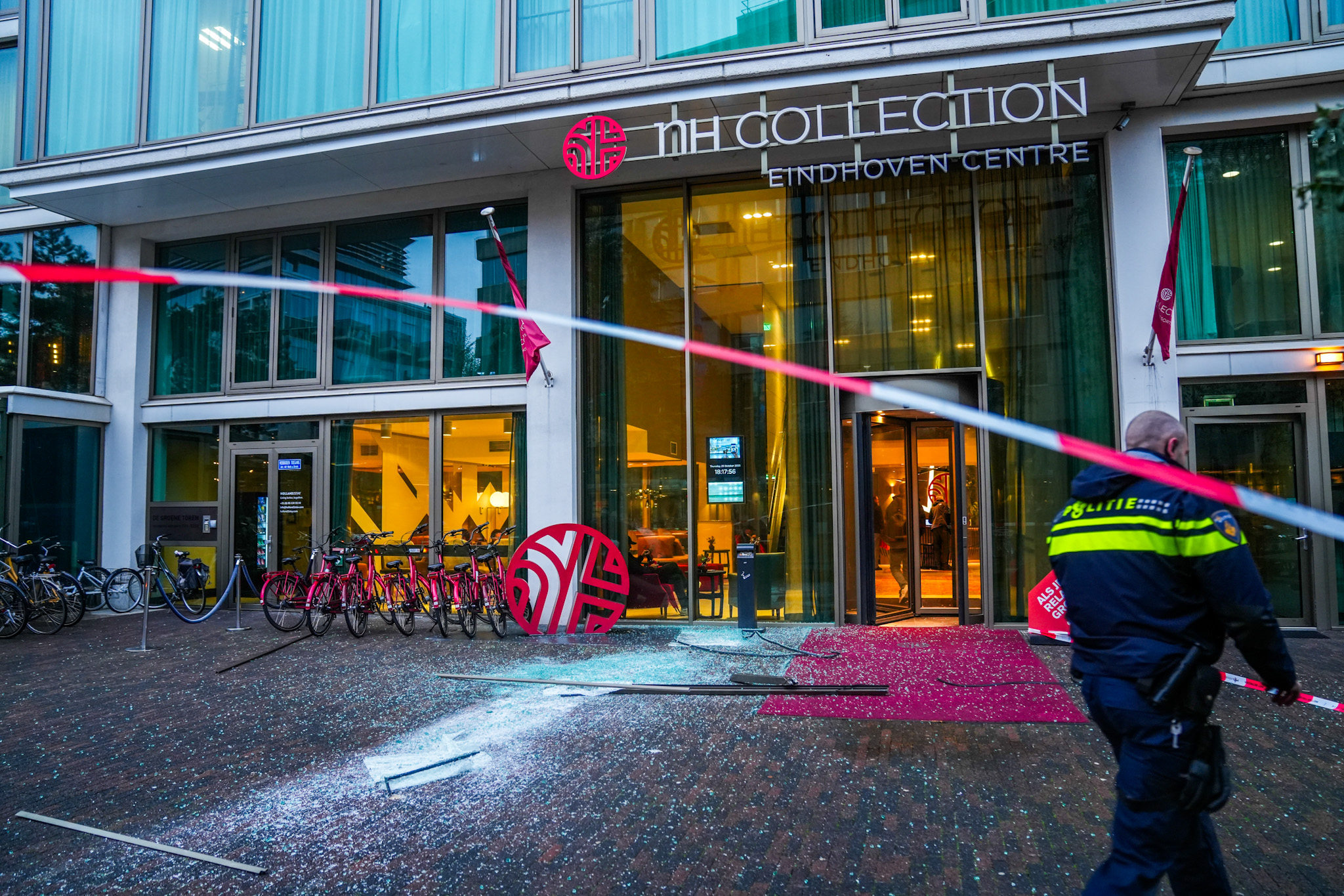 Raam waait uit flat vanaf 9de verdieping