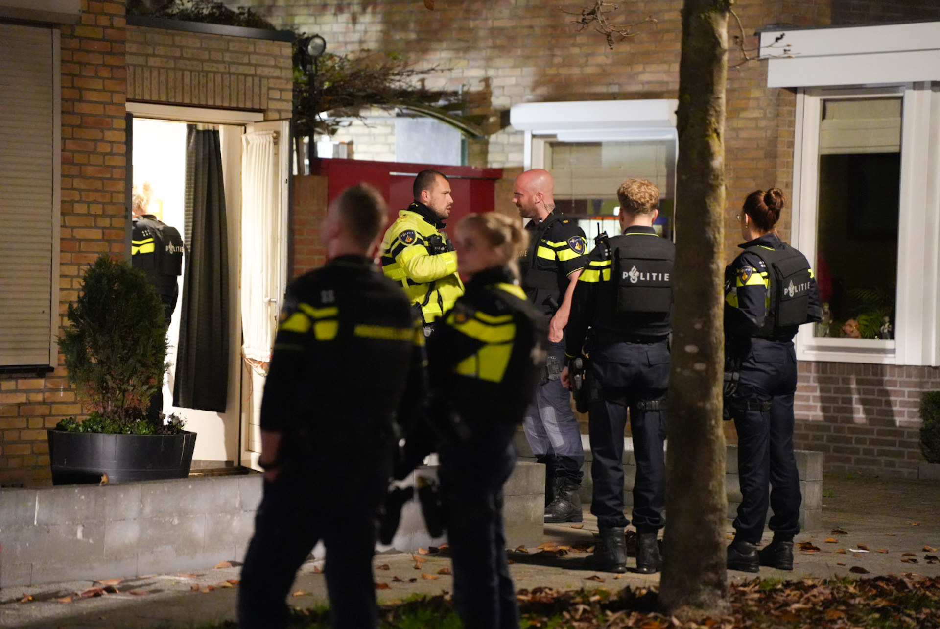Nepwapen gevonden bij politie-inval in woning
