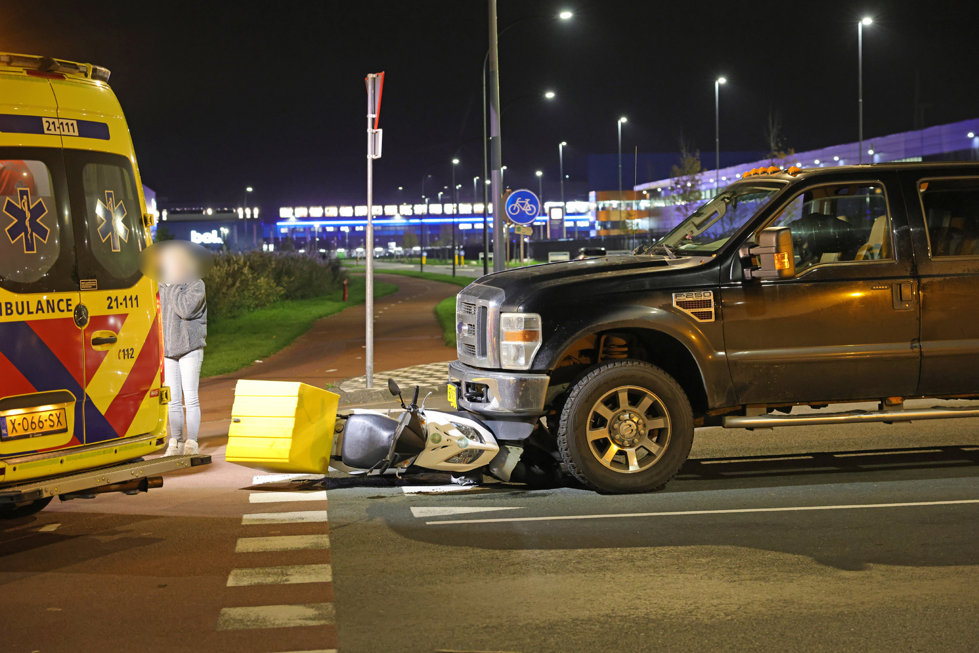 Pizzabezorger aangereden door pick-up