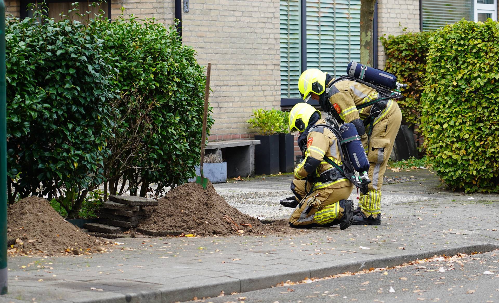 Gaslek ontstaan bij graafwerk, straat tijdelijk afgesloten