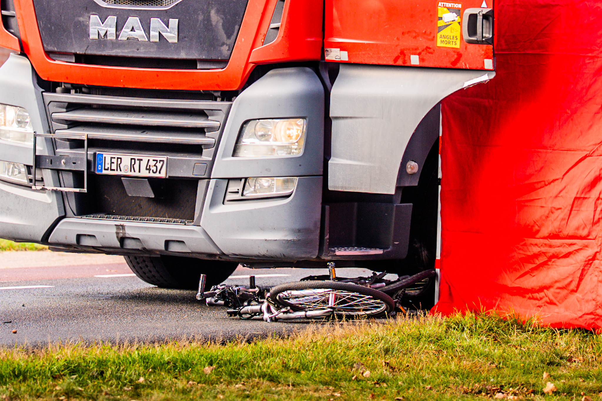 Fietser overleden door aanrijding met vrachtwagen