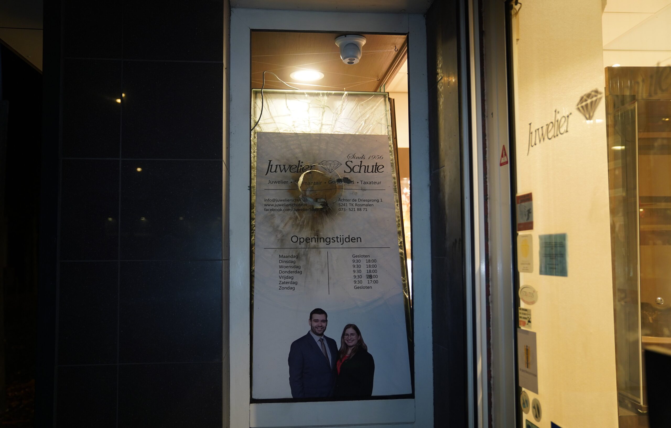 Explosie met zwaar vuurwerk bij juwelier, inbraak mislukt