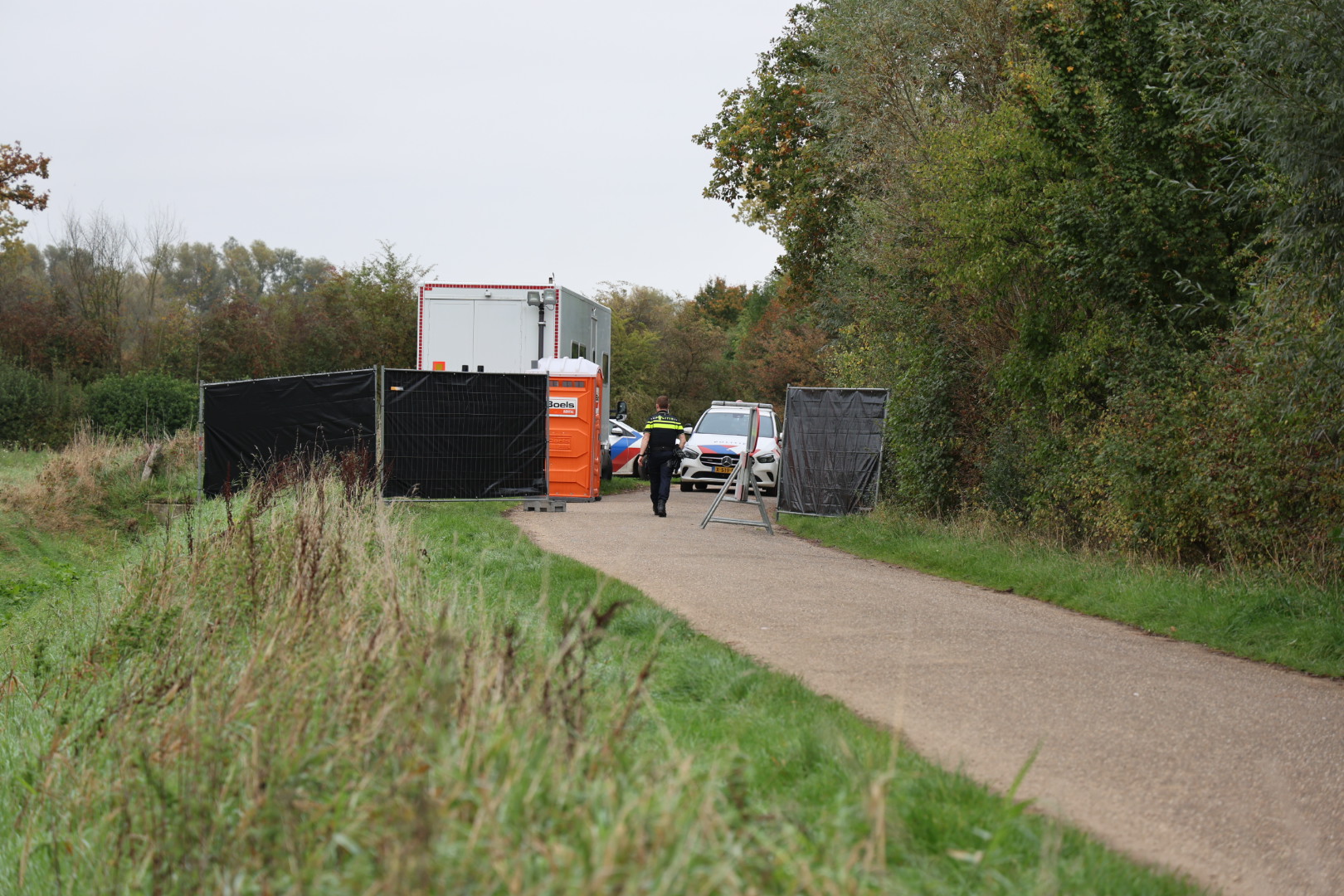 Politie onderzoek dode in auto: mogelijk sprake van moord