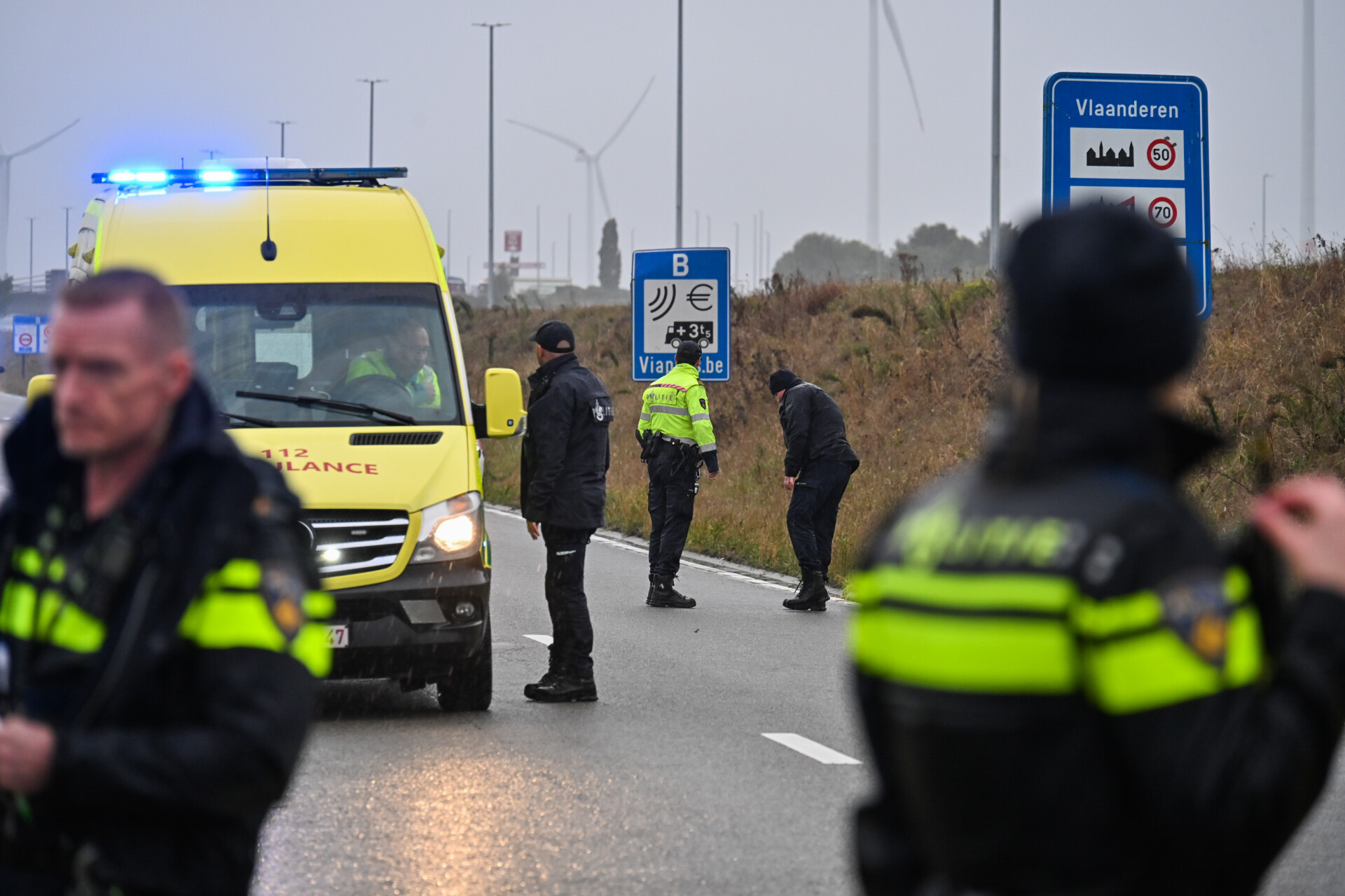 Vrachtwagenchauffeur (28) doodgereden tijdens rit op huurfiets bij grensovergang