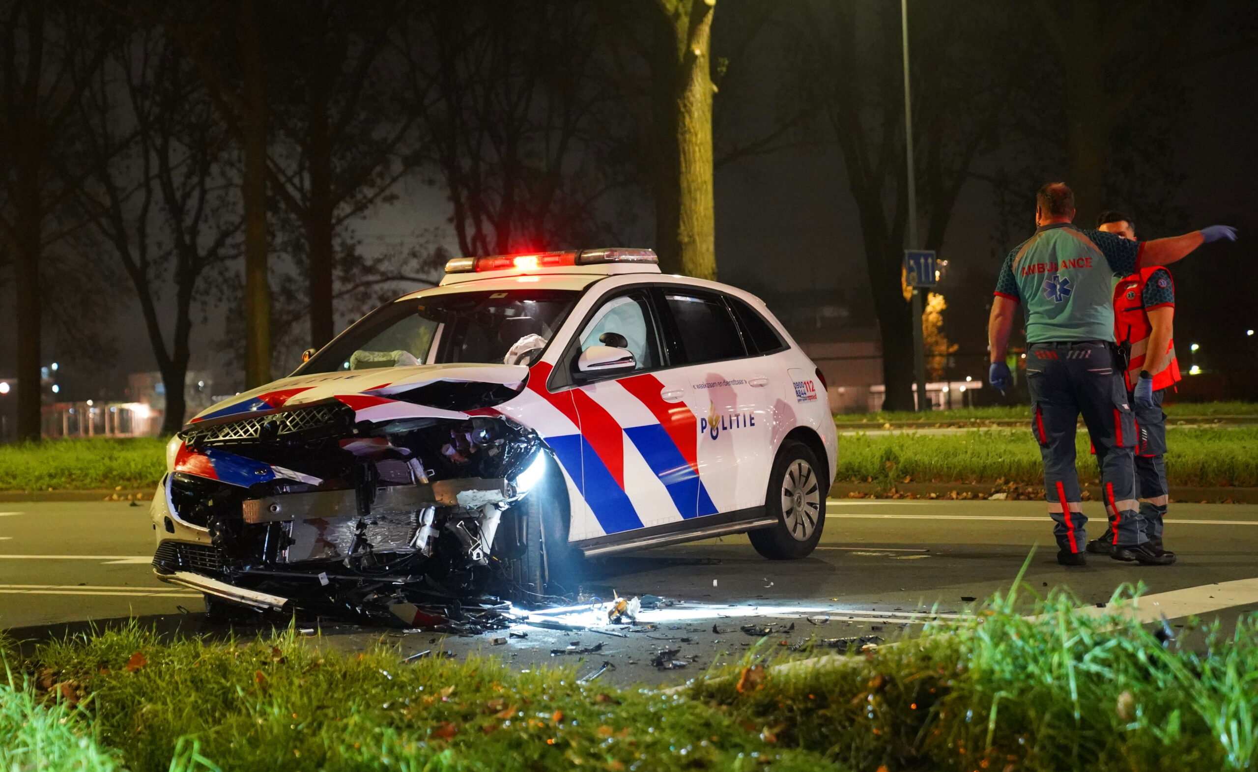 Verdachte van achtervolging botst op politievoertuig na dollemansrit