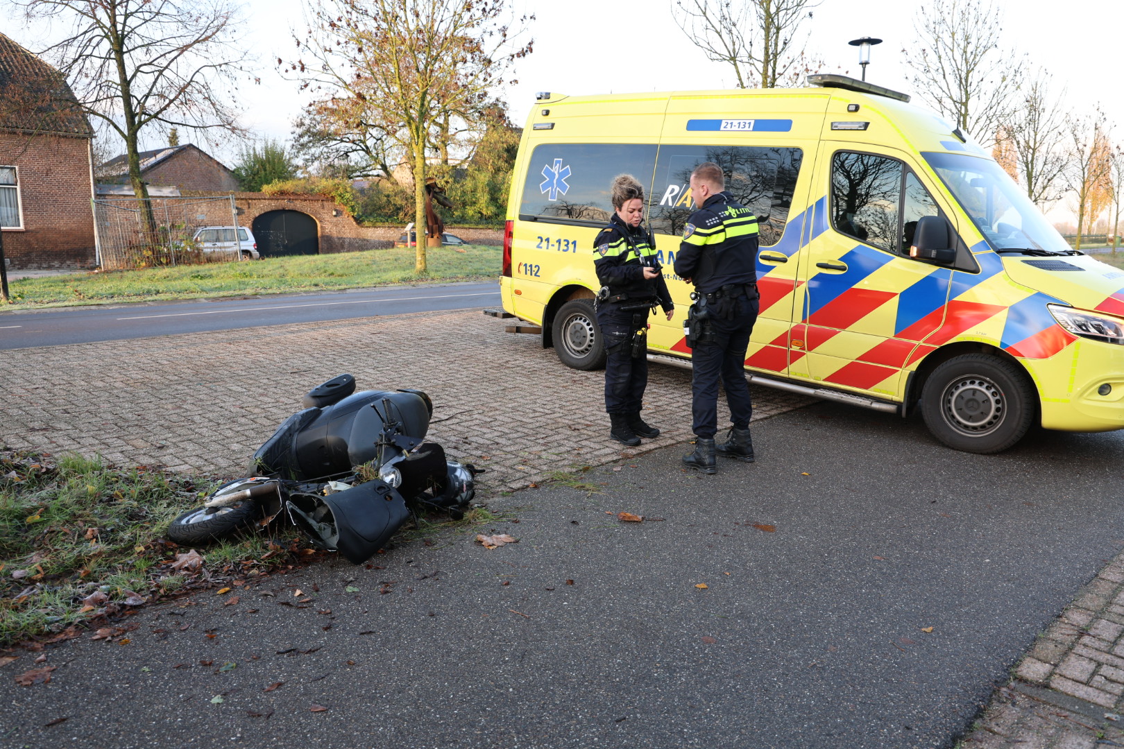 Fietser gewond door botsing met scooterrijder
