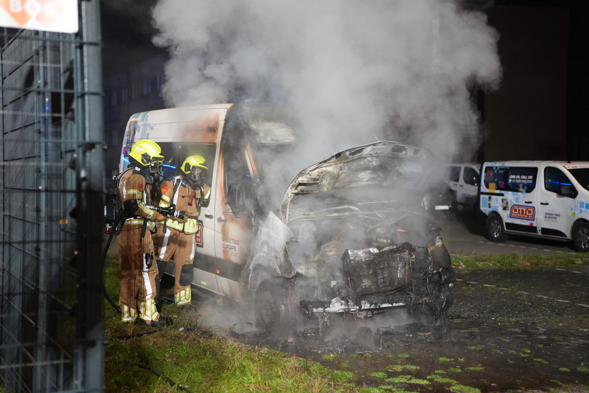 Verdachte aangehouden na autobrand bij migrantenhotel