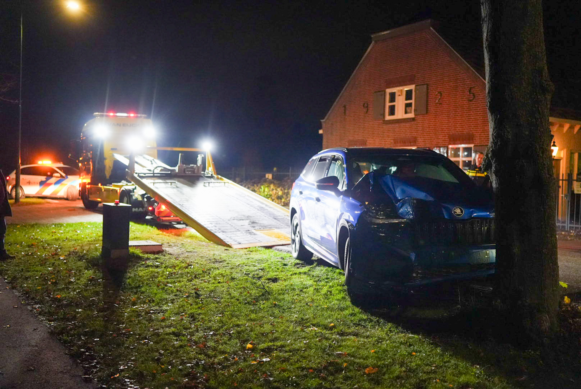 Oudere man gewond door botsing met twee auto’s