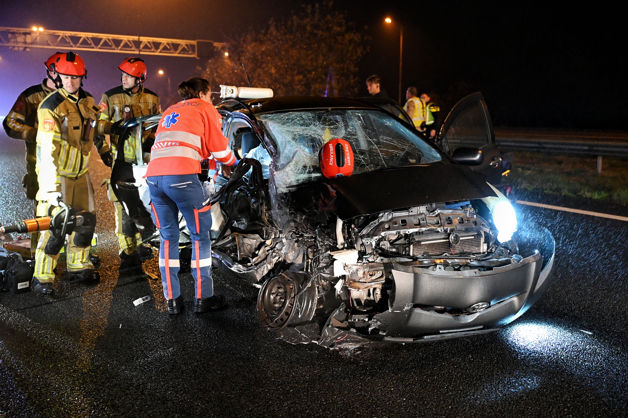 Twee ernstige ongelukken op snelweg, brandweerwagen geramd