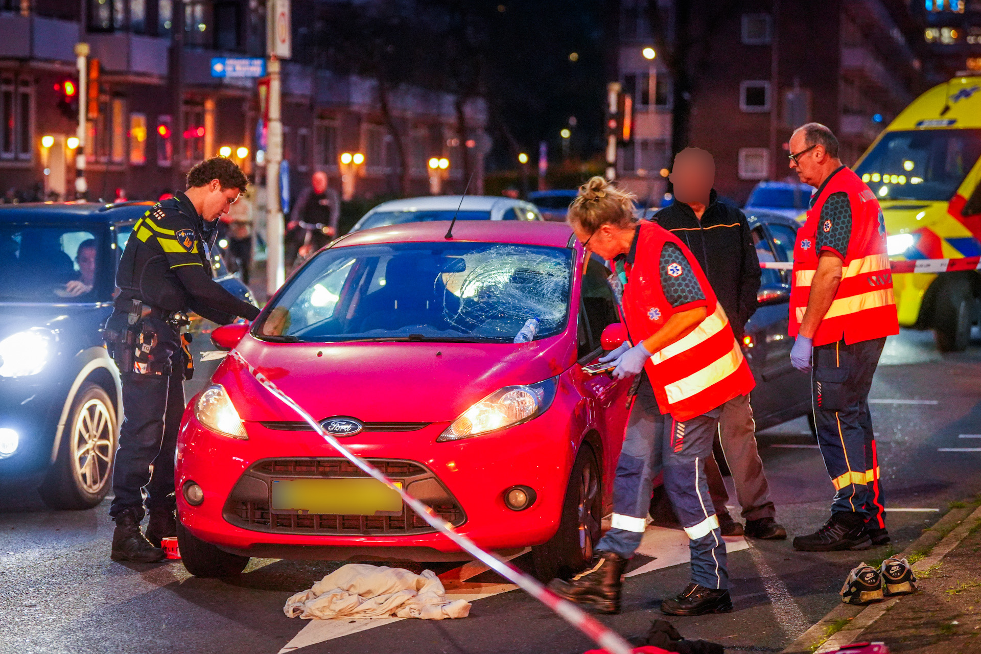 Voetganger zwaar gewond na aanrijding op weg met 70-kilometerzone