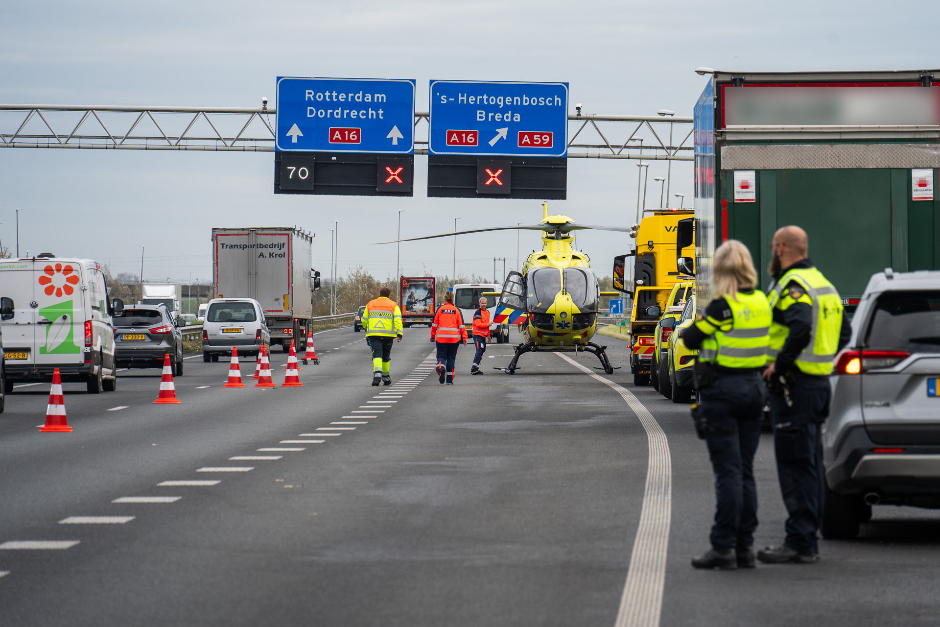 Vrachtwagenchauffeur zwaargewond bij ongeluk op snelweg