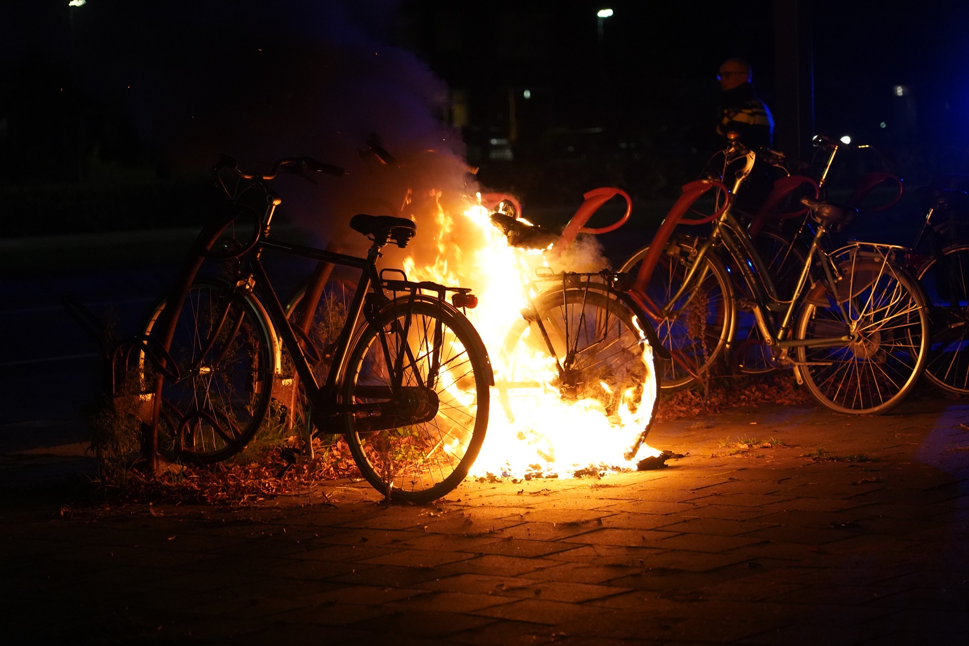 Fiets volledig uitgebrand bij bushalte