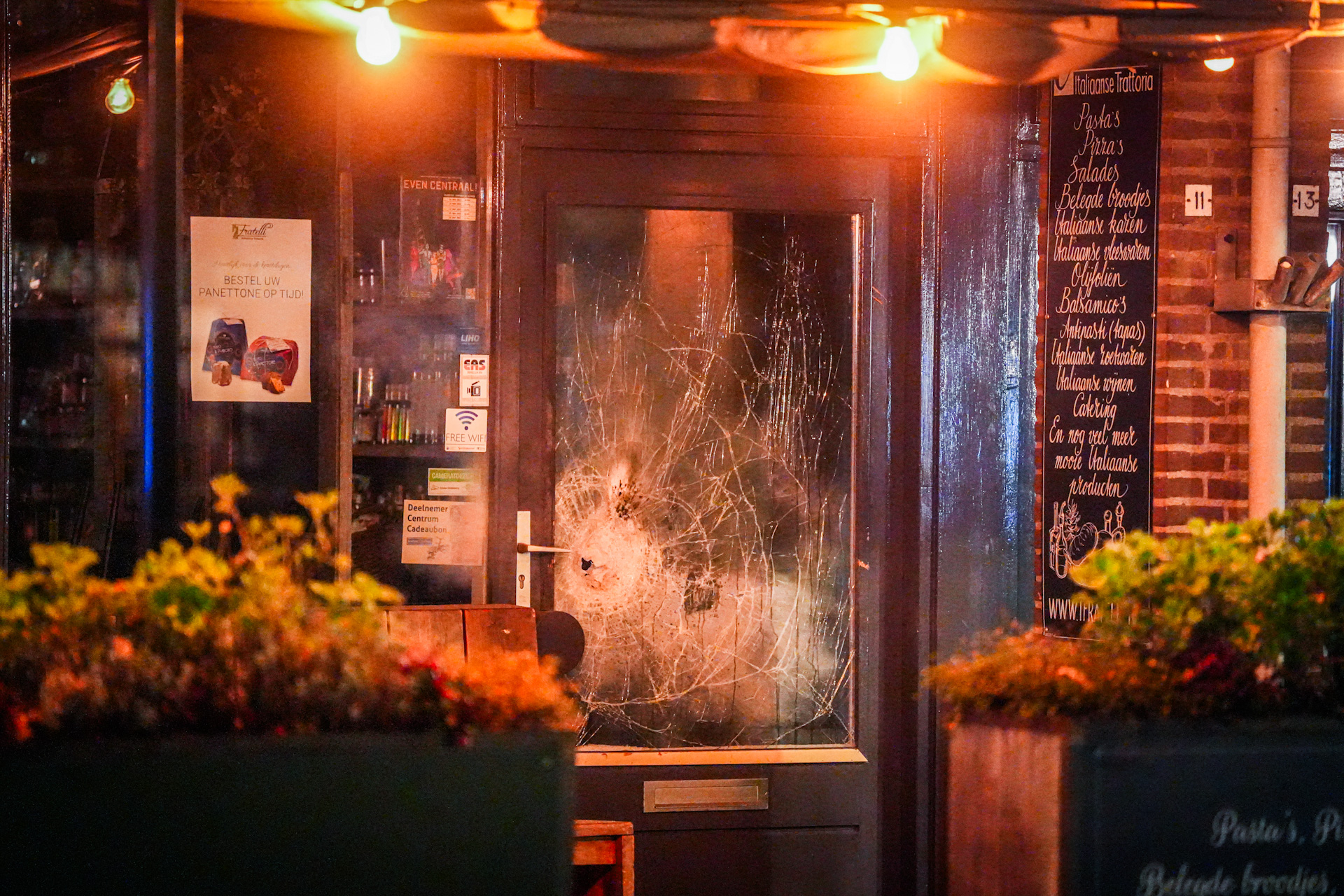 Explosie verwoest deur van Italiaanse delicatessezaak