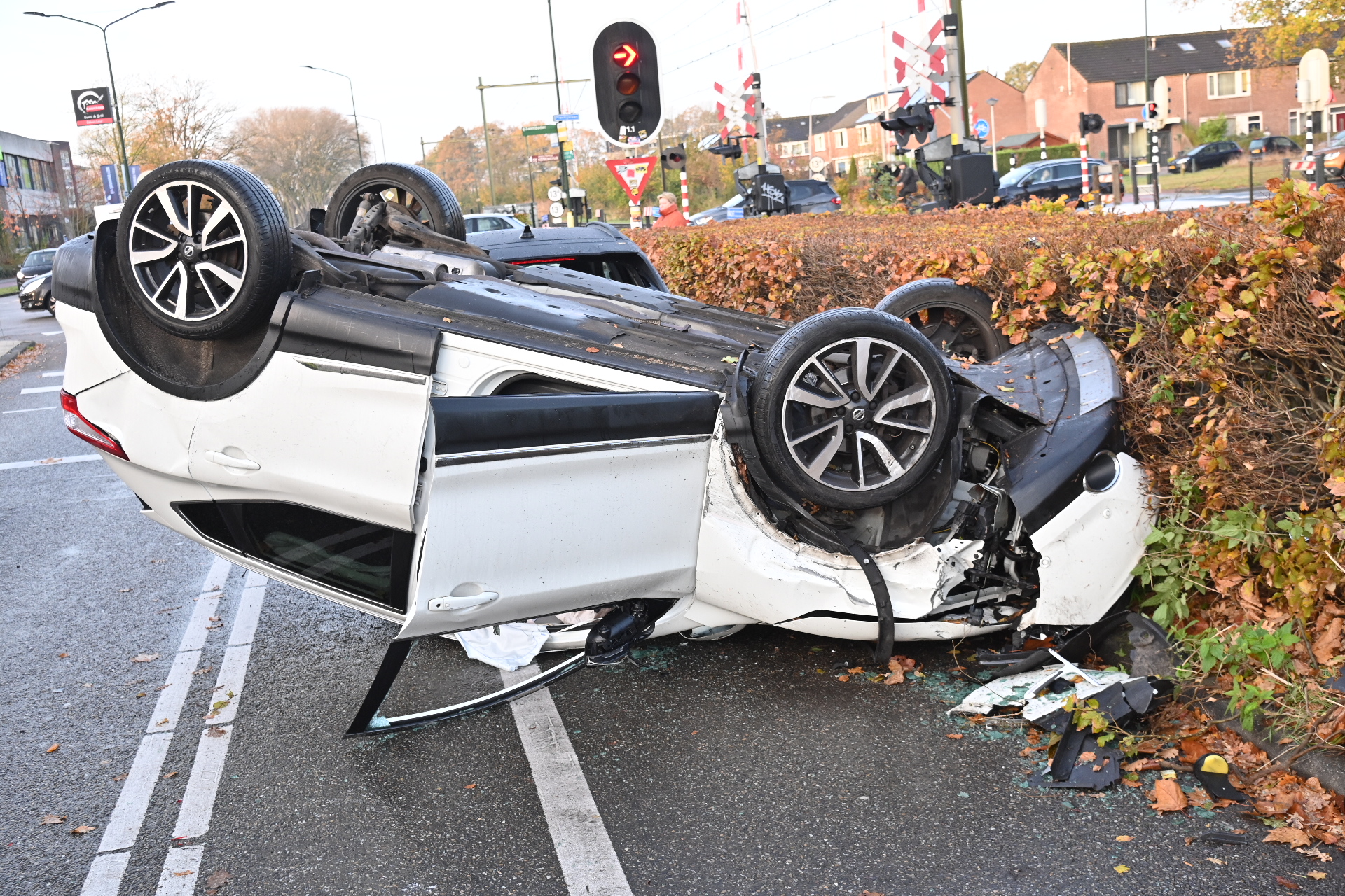 Vier auto’s betrokken bij ongeval, één voertuig belandt op de kop