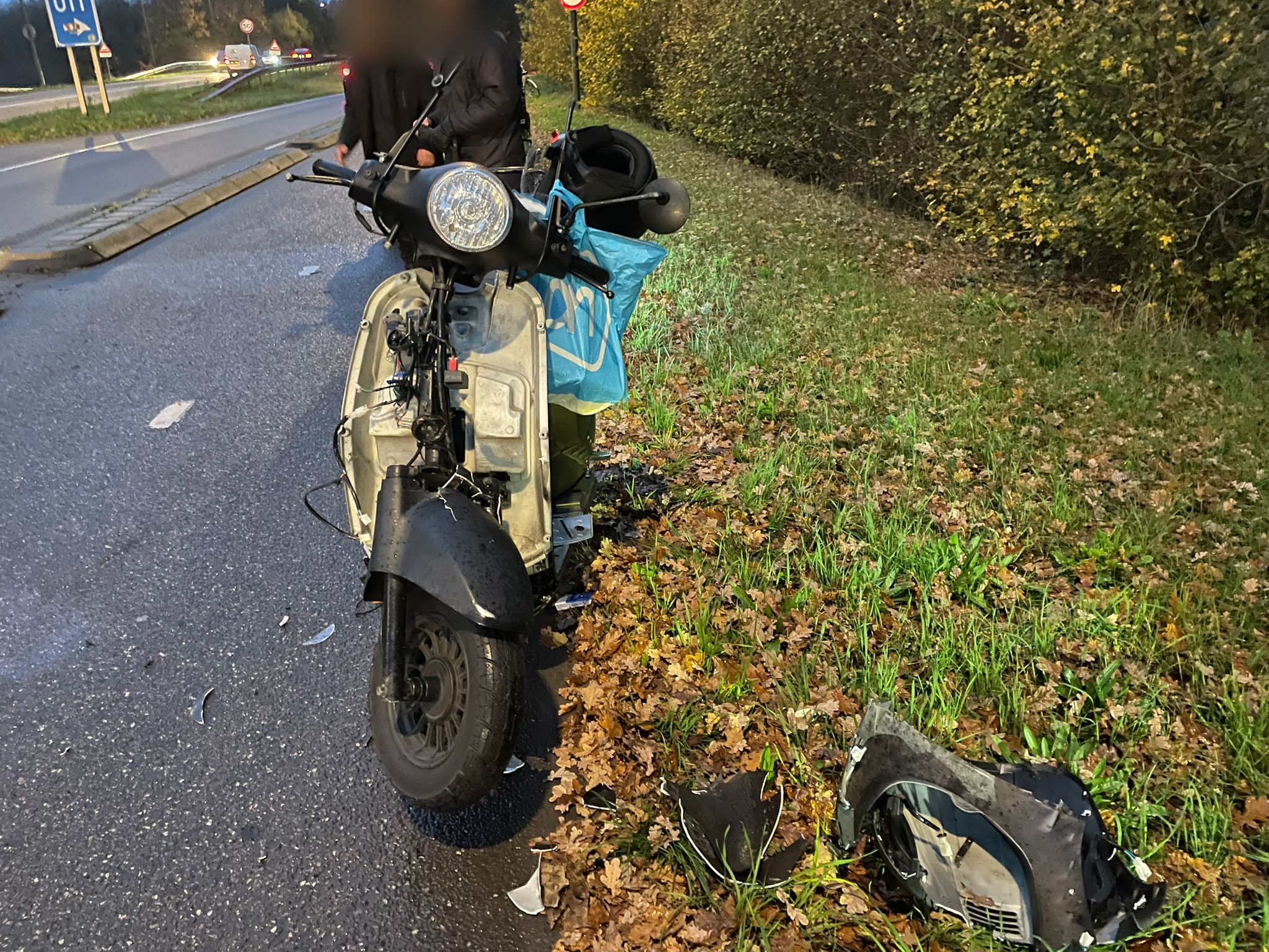 Scooterrijder gewond na frontale botsing tussen twee scooters