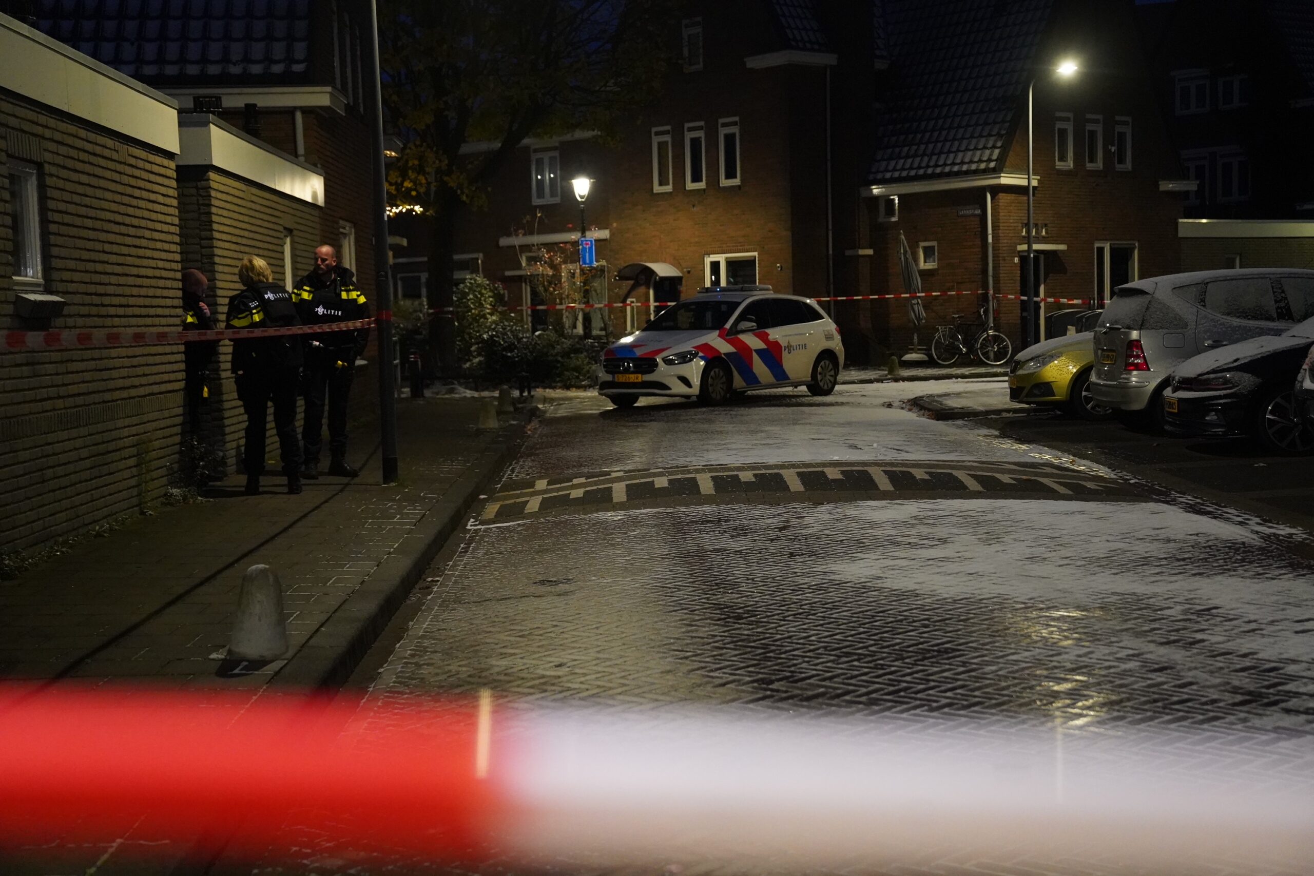 Geparkeerde auto meerdere keren beschoten