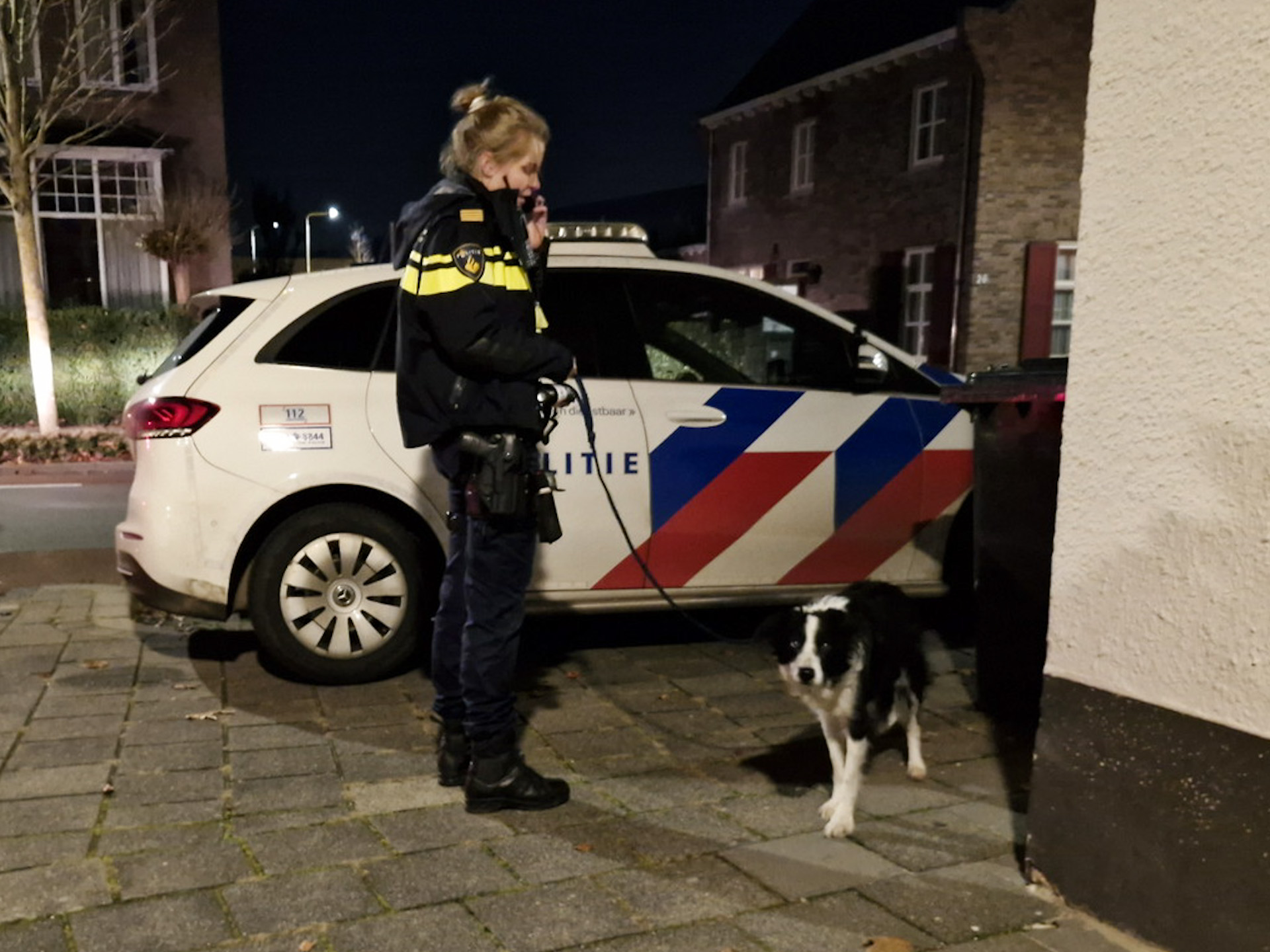 Man overleden in woning; politie vindt ook sterk vermagerde hond