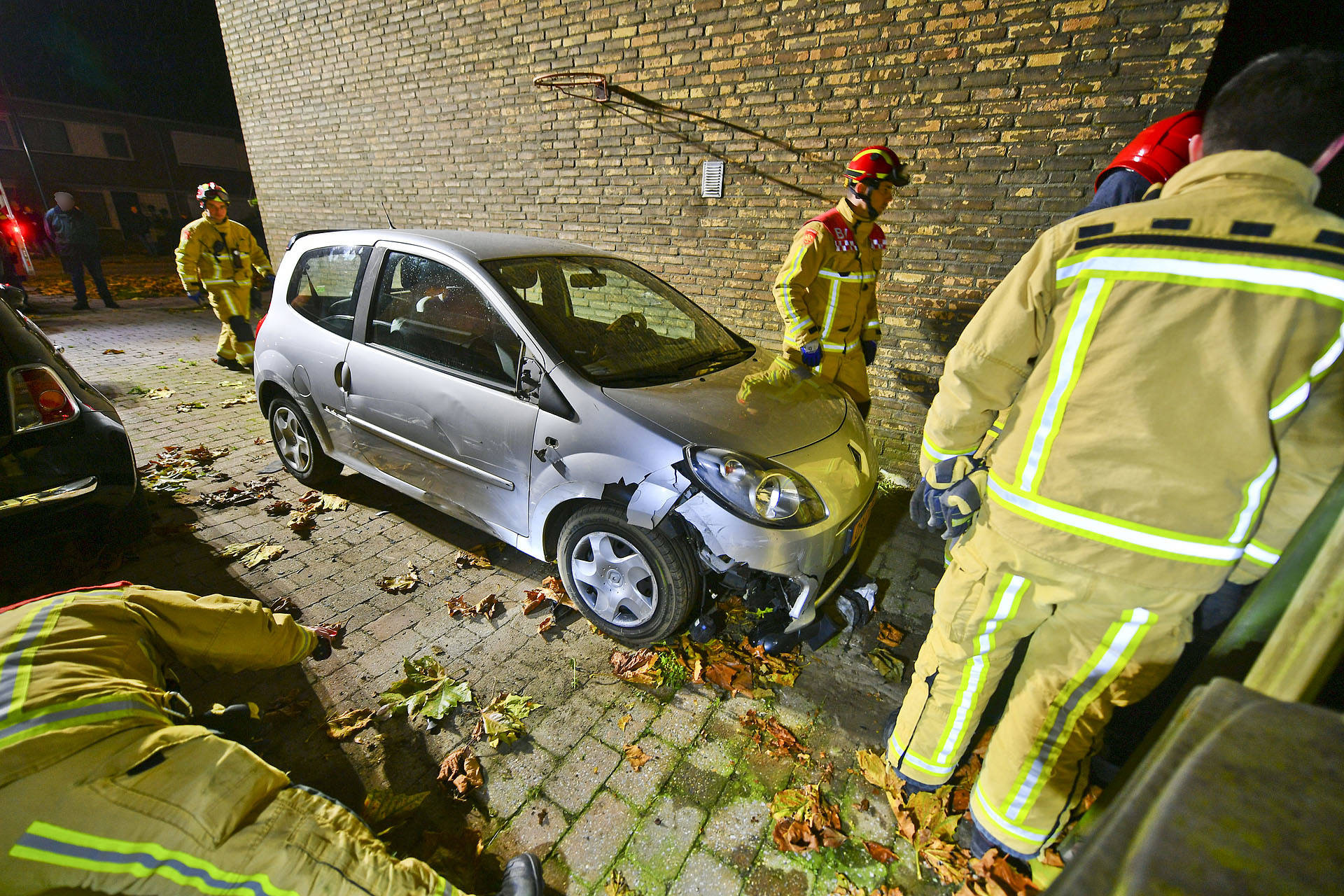 Vrouw veroorzaakt reeks aanrijdingen door verkeerd pedaal tijdens parkeren