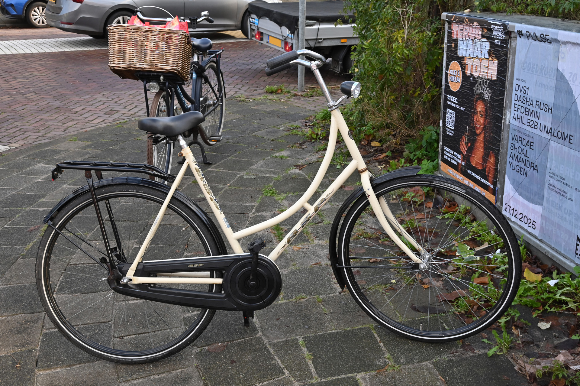 Fietsster gewond bij aanrijding met werkbusje op kruispunt