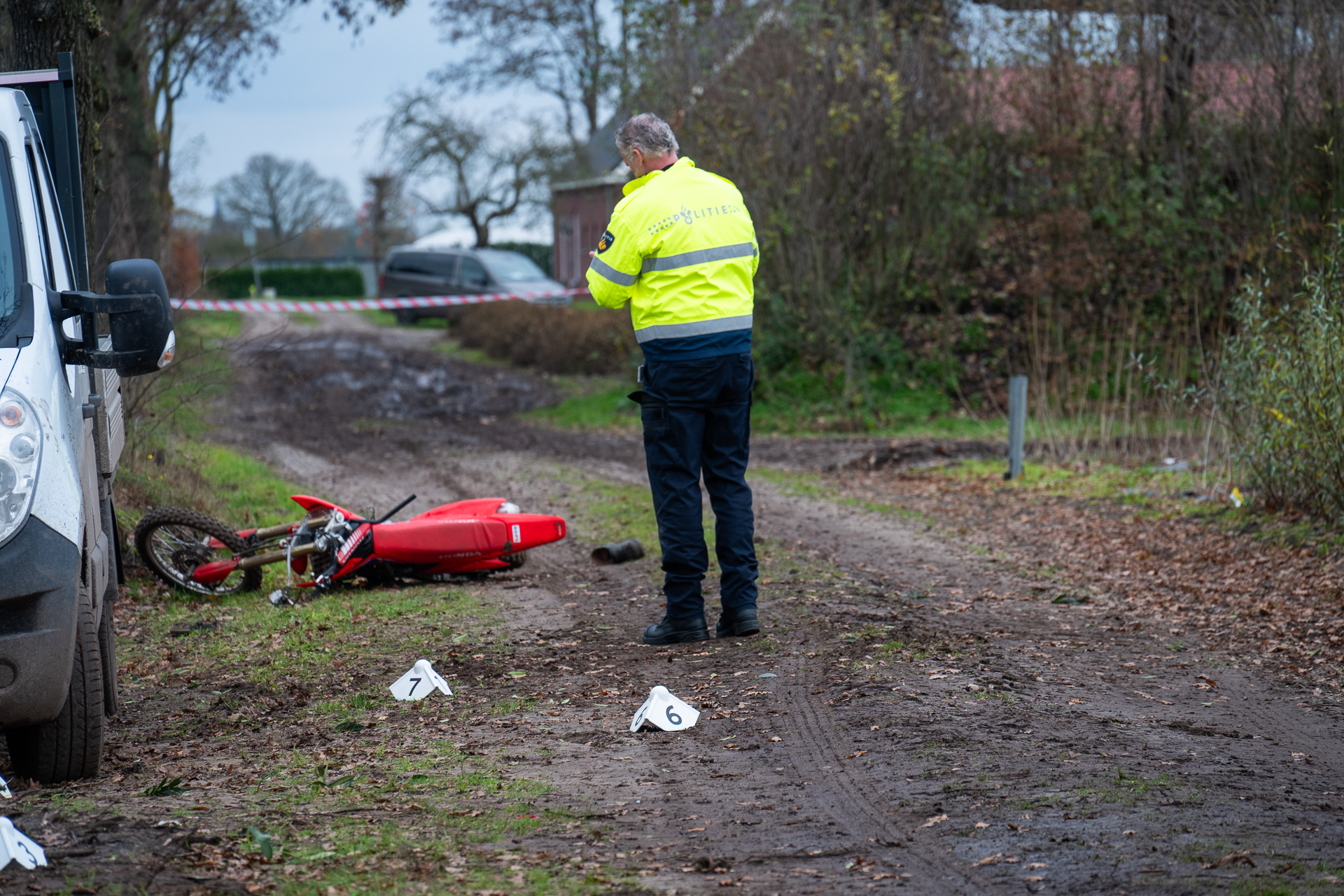 Jongen (13) overlijdt na botsing tussen crossmotor en tractor