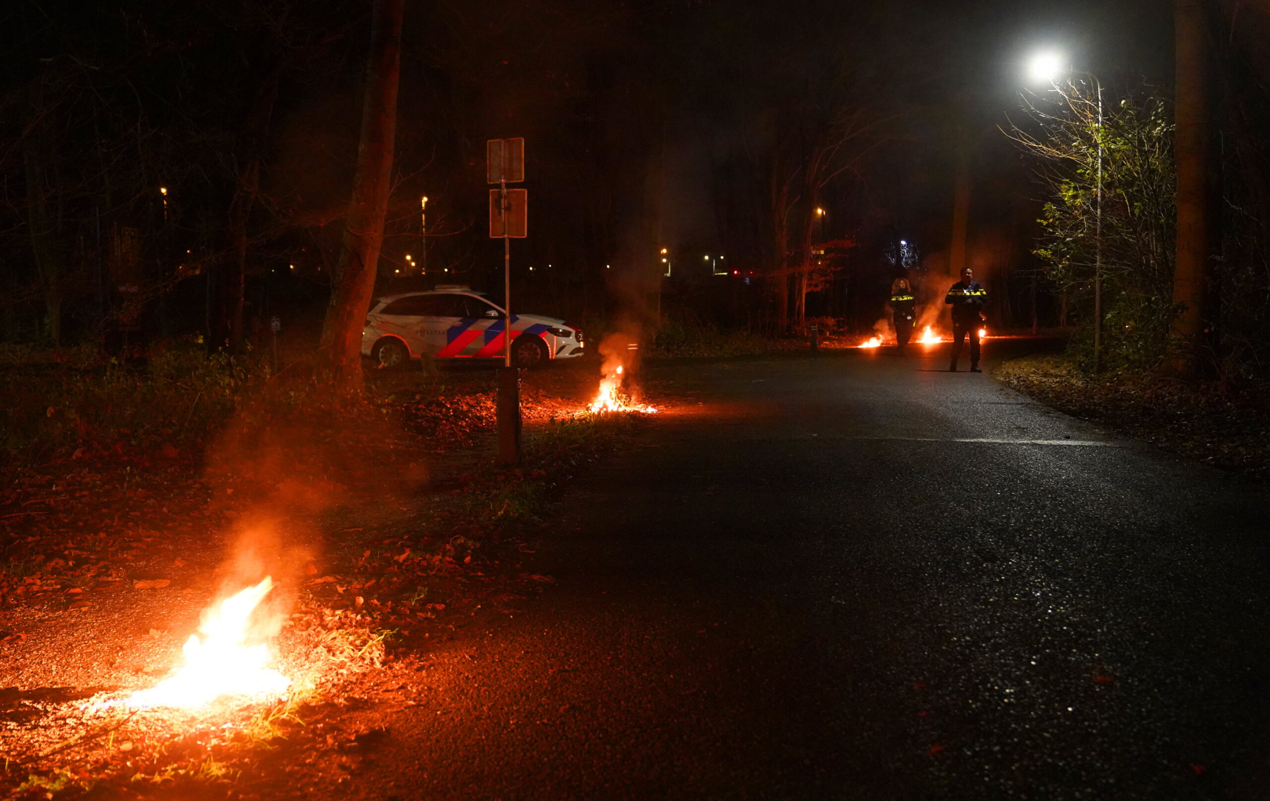 Meerdere paaltjes in brand gestoken
