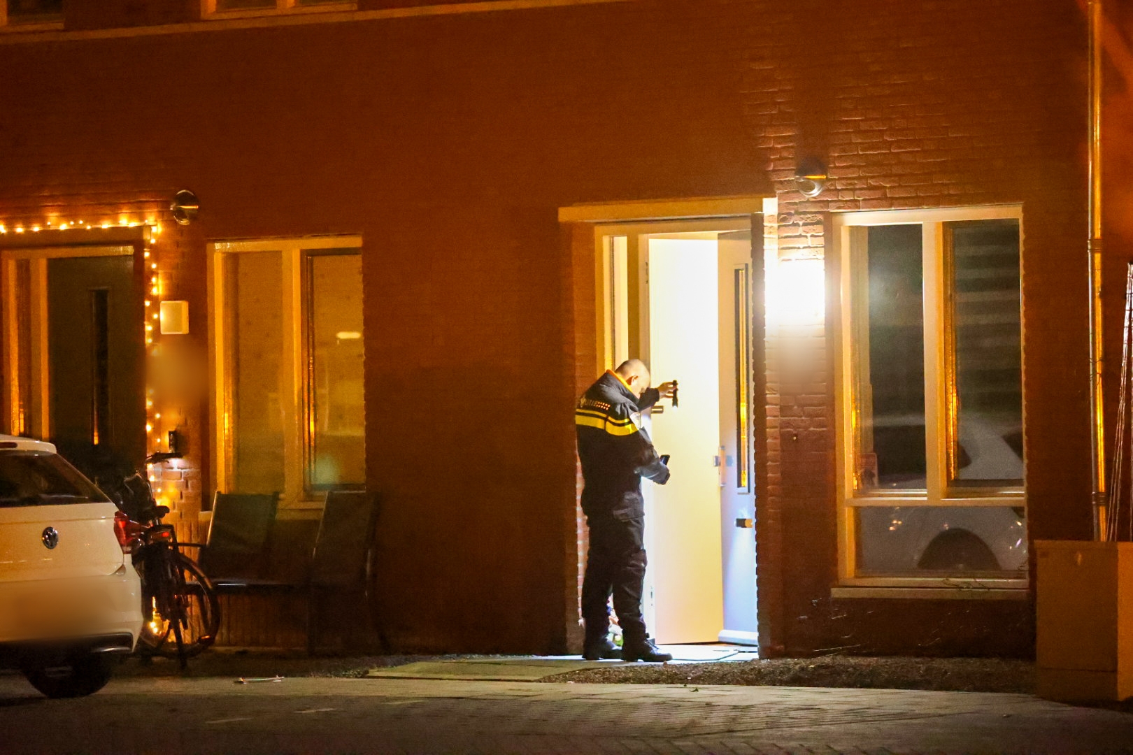 Politie onderzoekt explosie bij woning