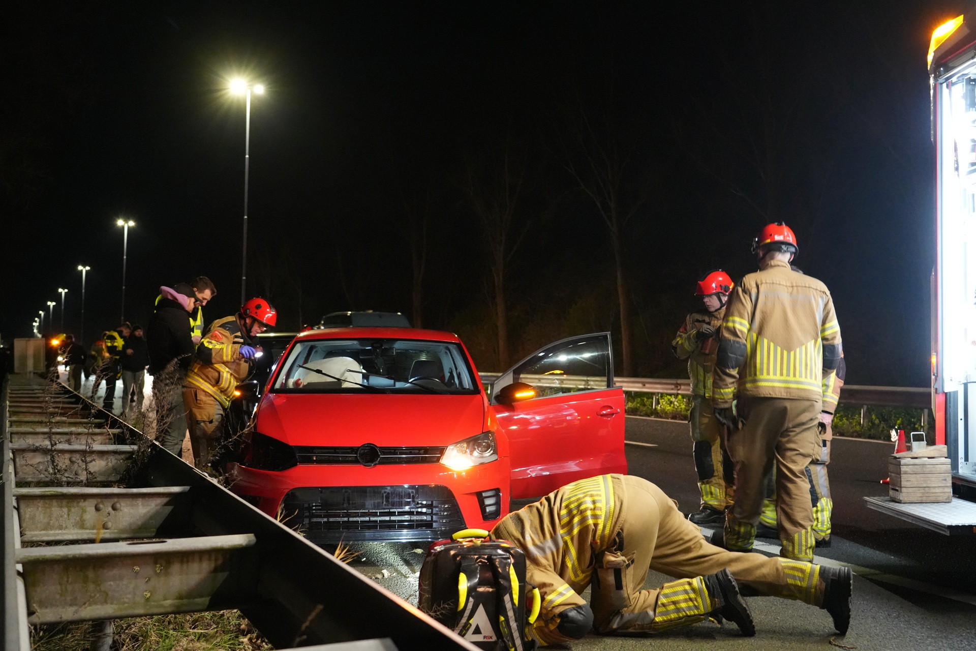 Vrouw gewond bij kop-staartbotsing op snelweg
