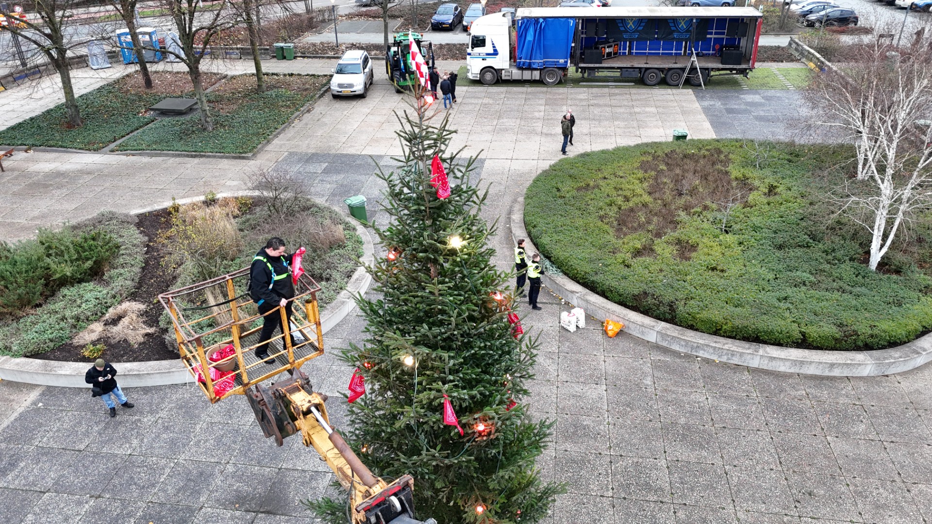 Boeren demonstreren bij provinciehuis tegen nieuwe stikstofaanpak