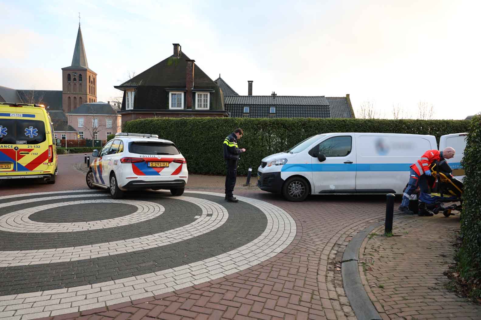 Wielrenner gewond bij aanrijding met busje