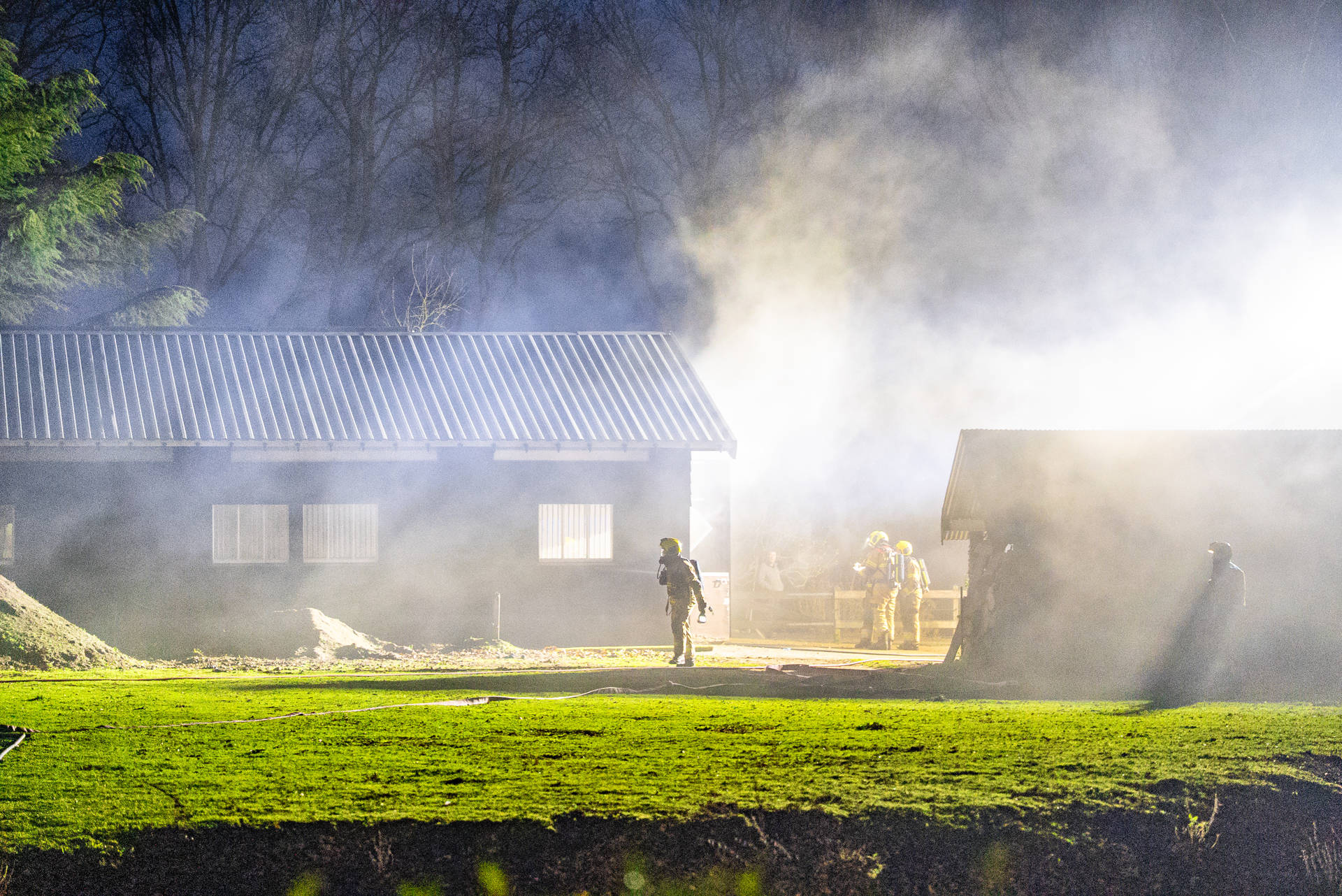 Brand in grote schuur snel onder controle
